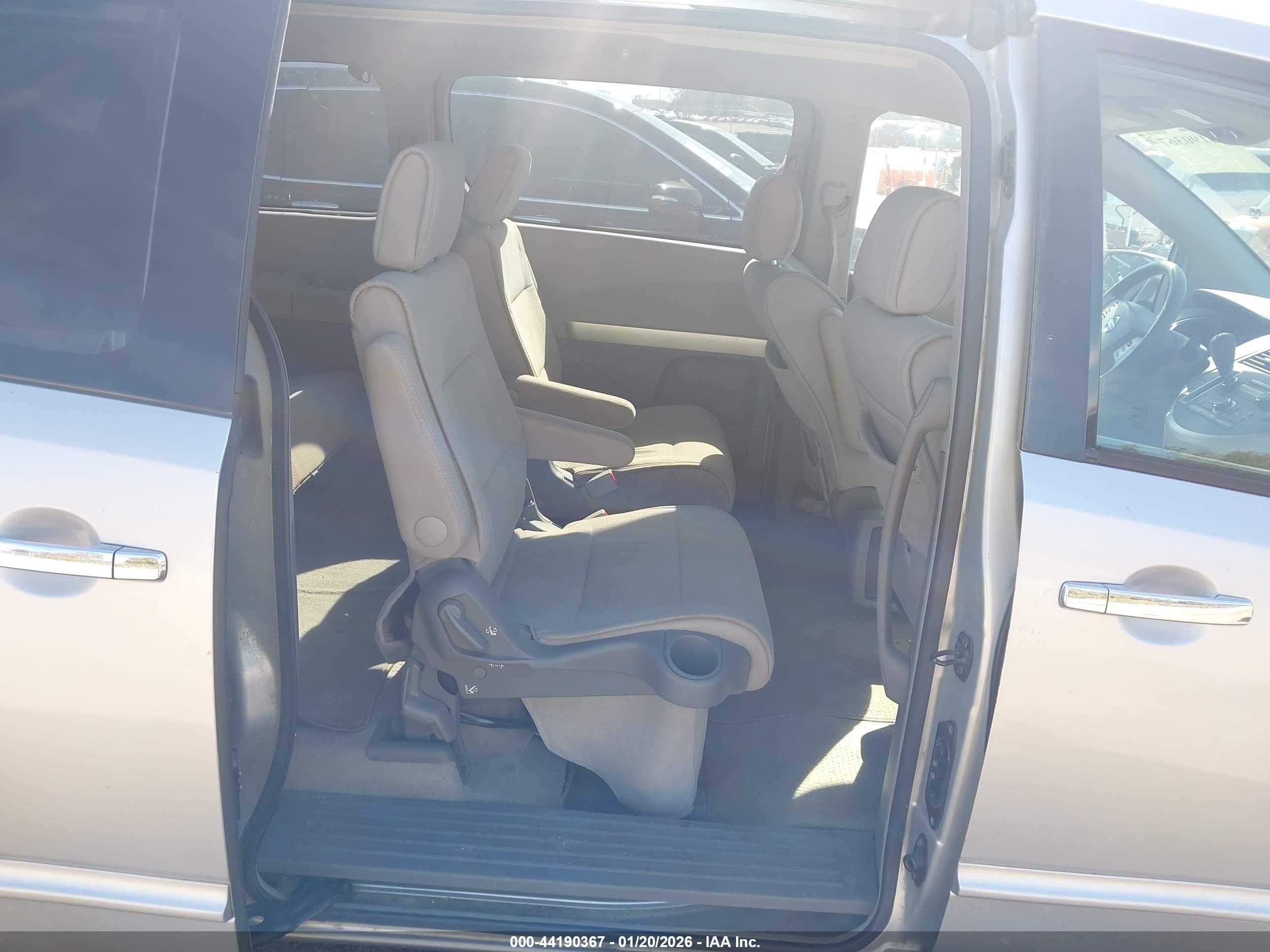 NISSAN QUEST image 8