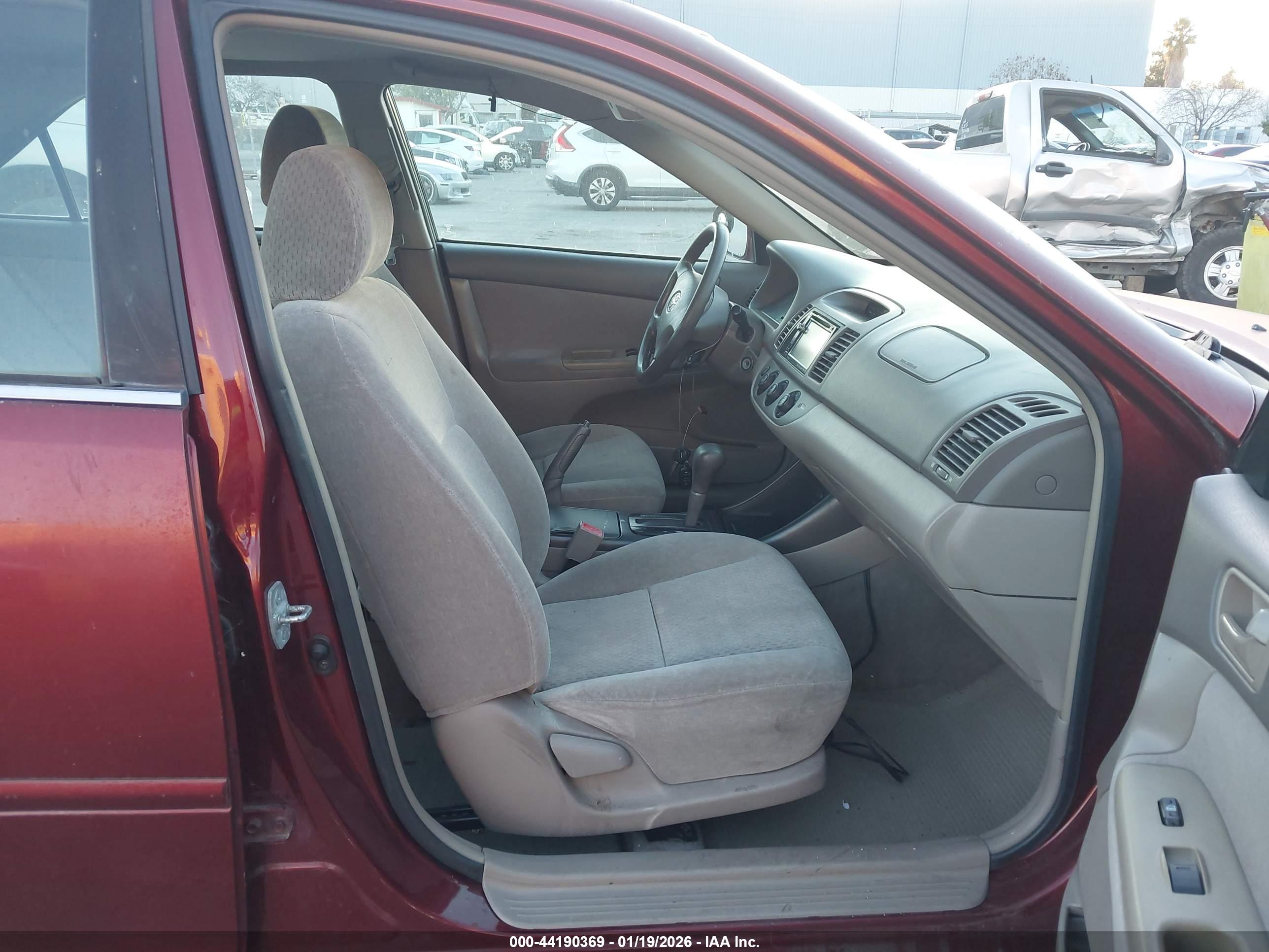 TOYOTA CAMRY image 5