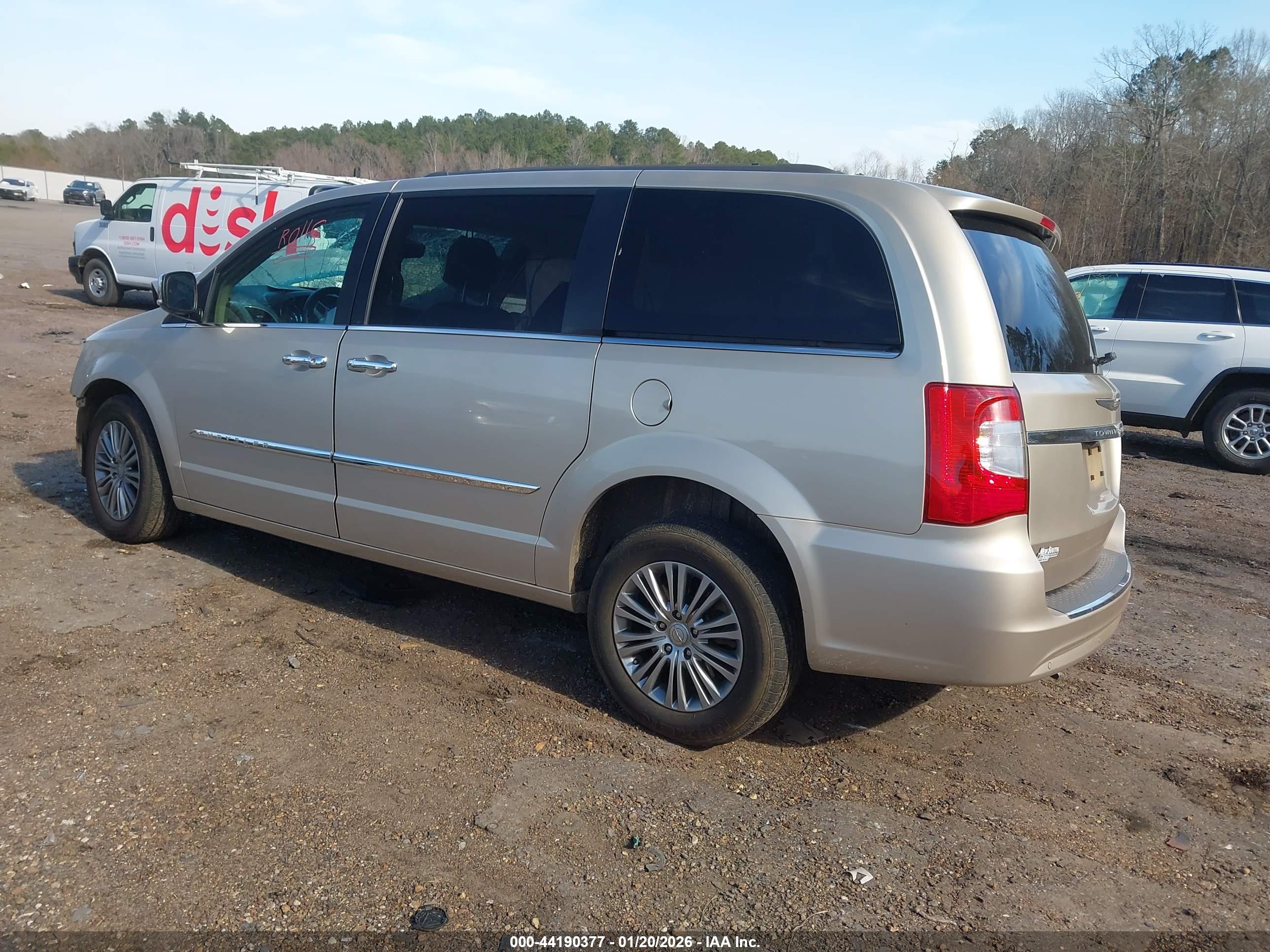 CHRYSLER TOWN image 3