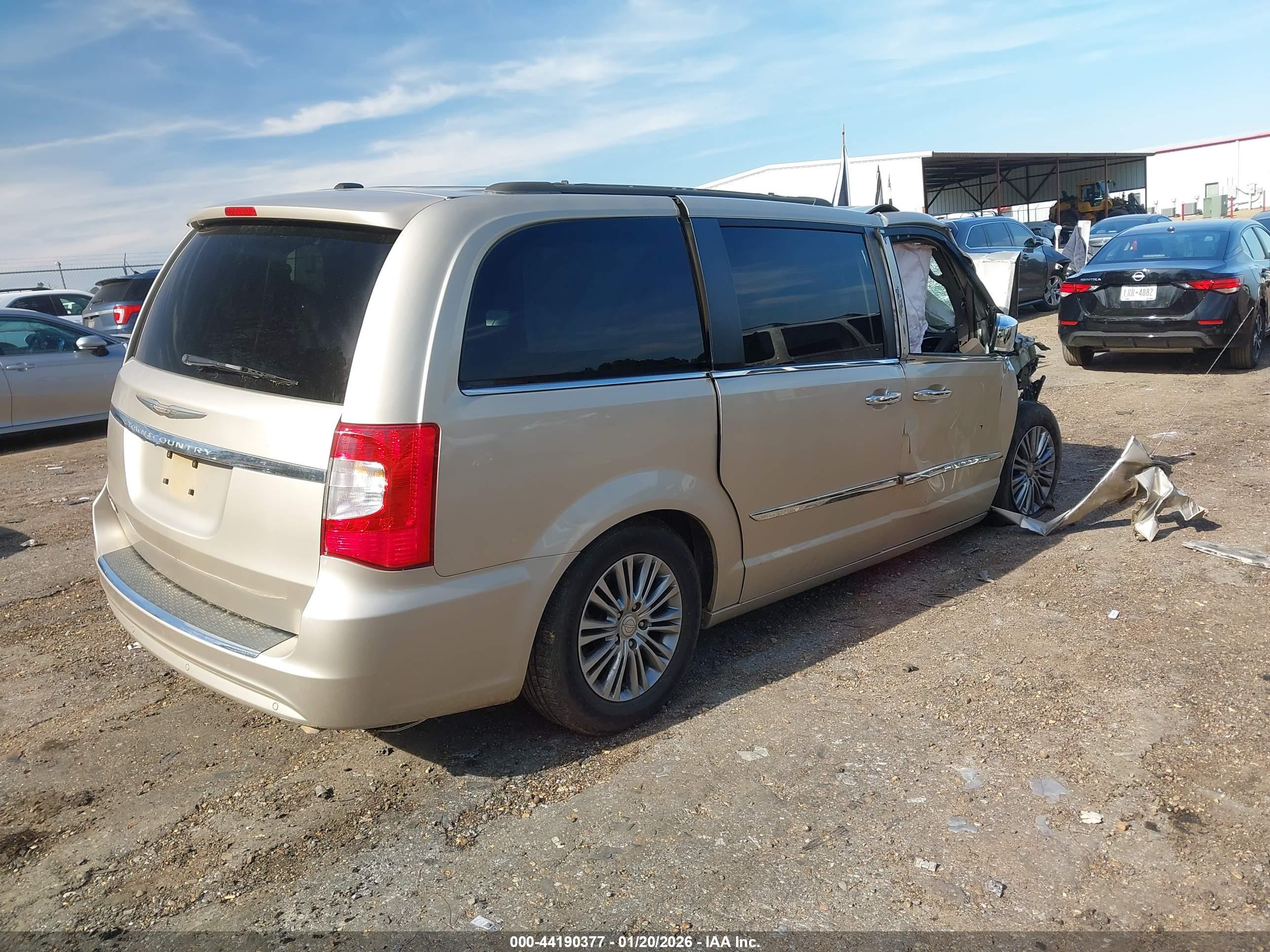 CHRYSLER TOWN image 4