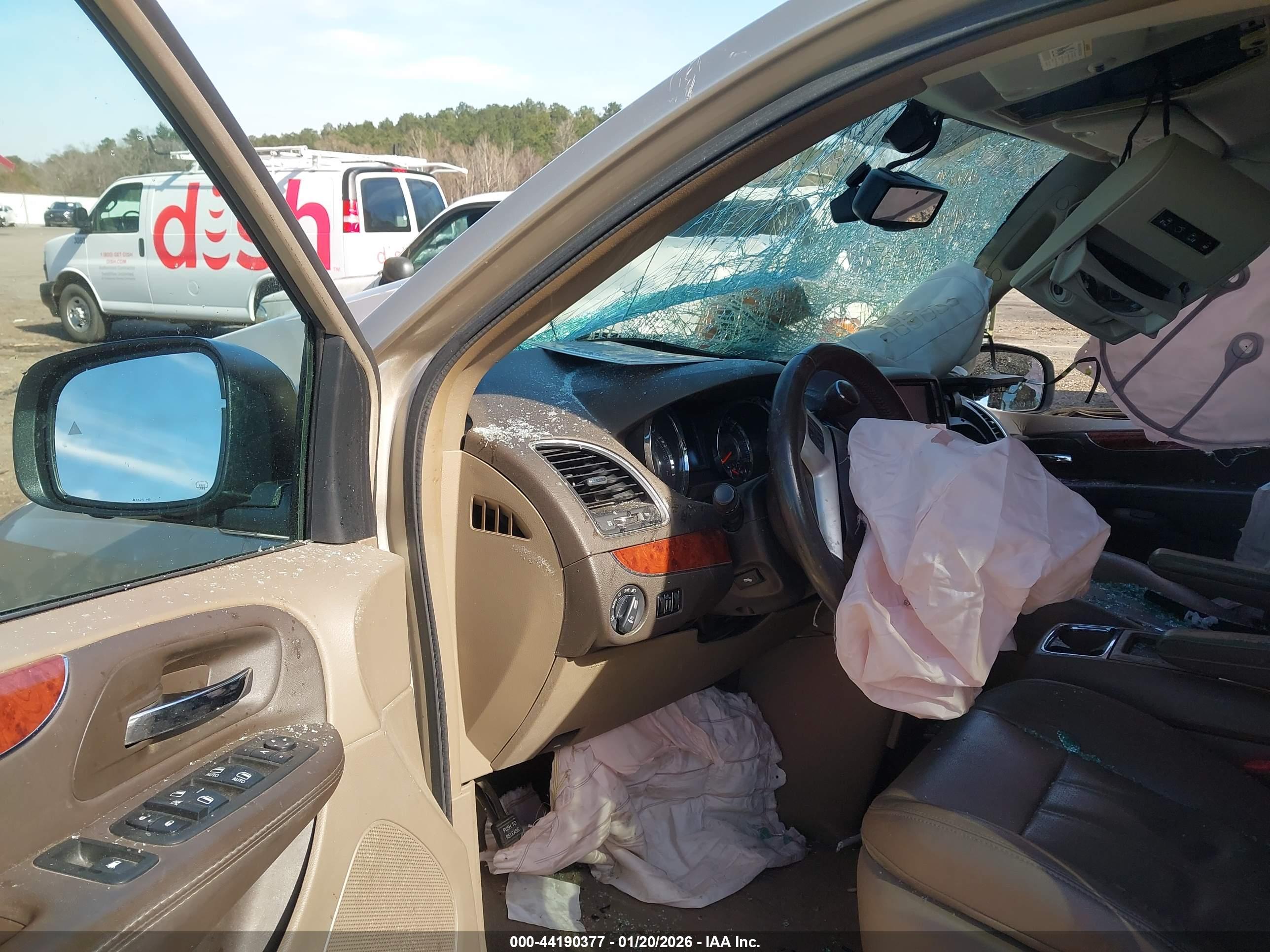 CHRYSLER TOWN image 5