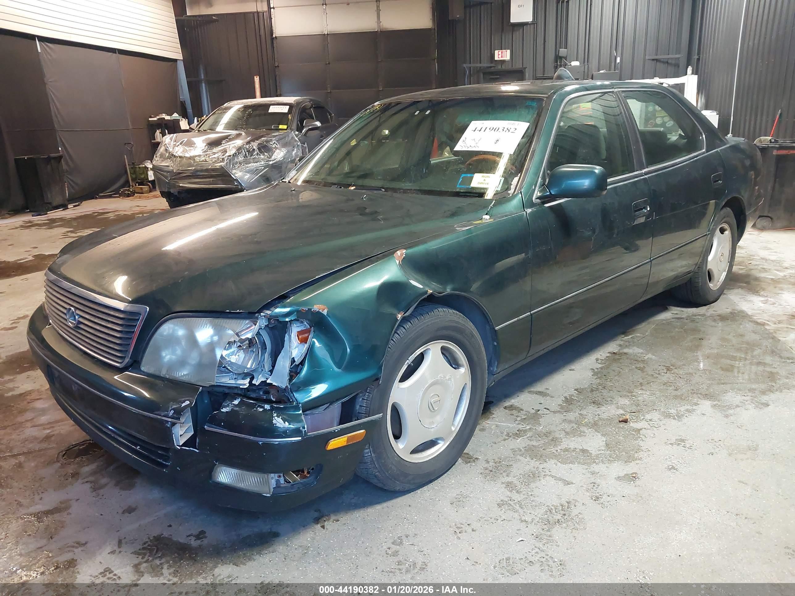LEXUS LS image 2