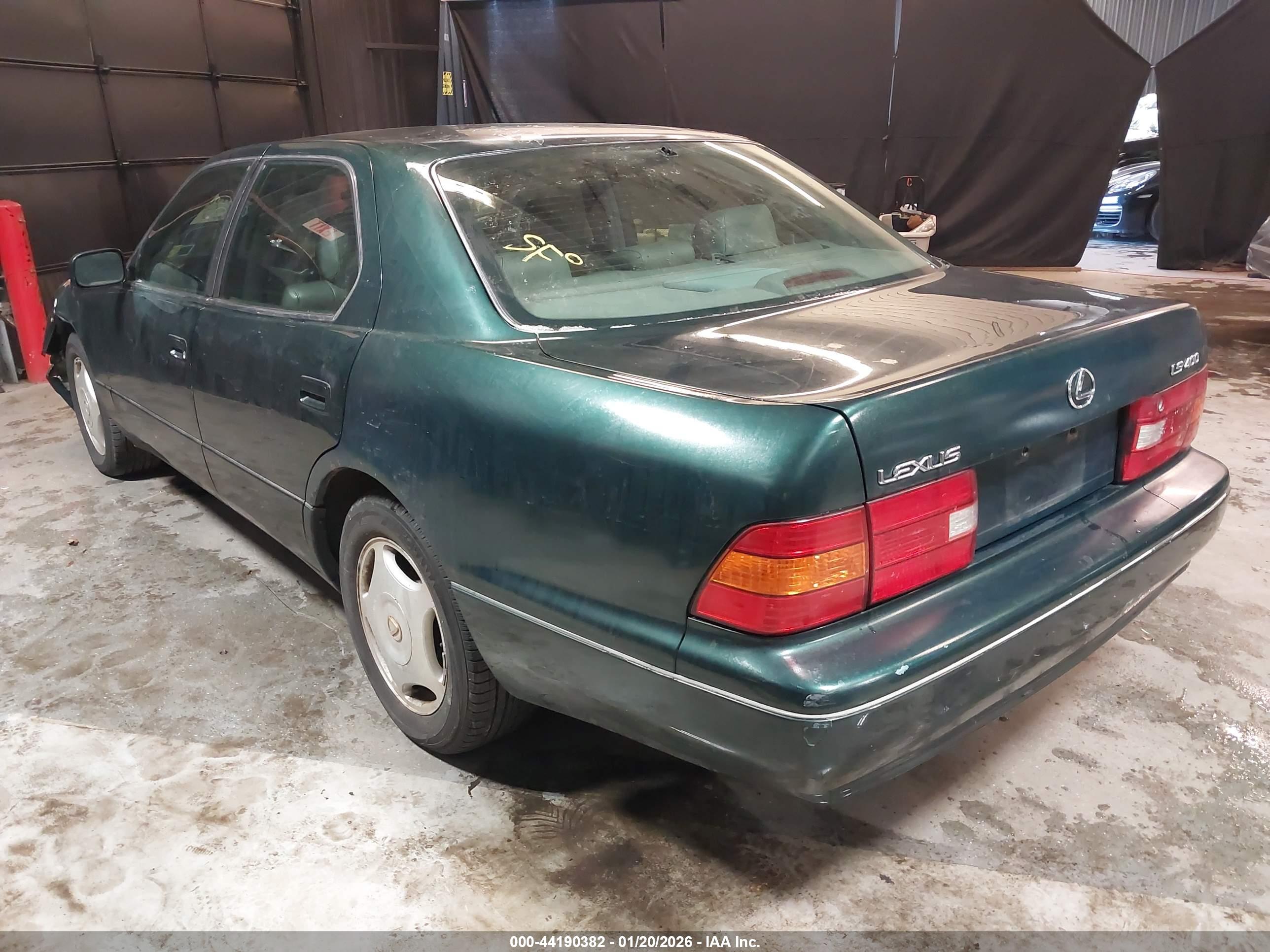 LEXUS LS image 3
