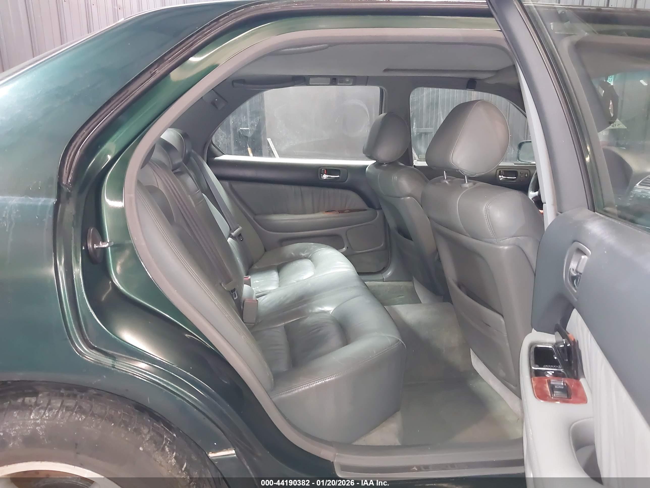 LEXUS LS image 8