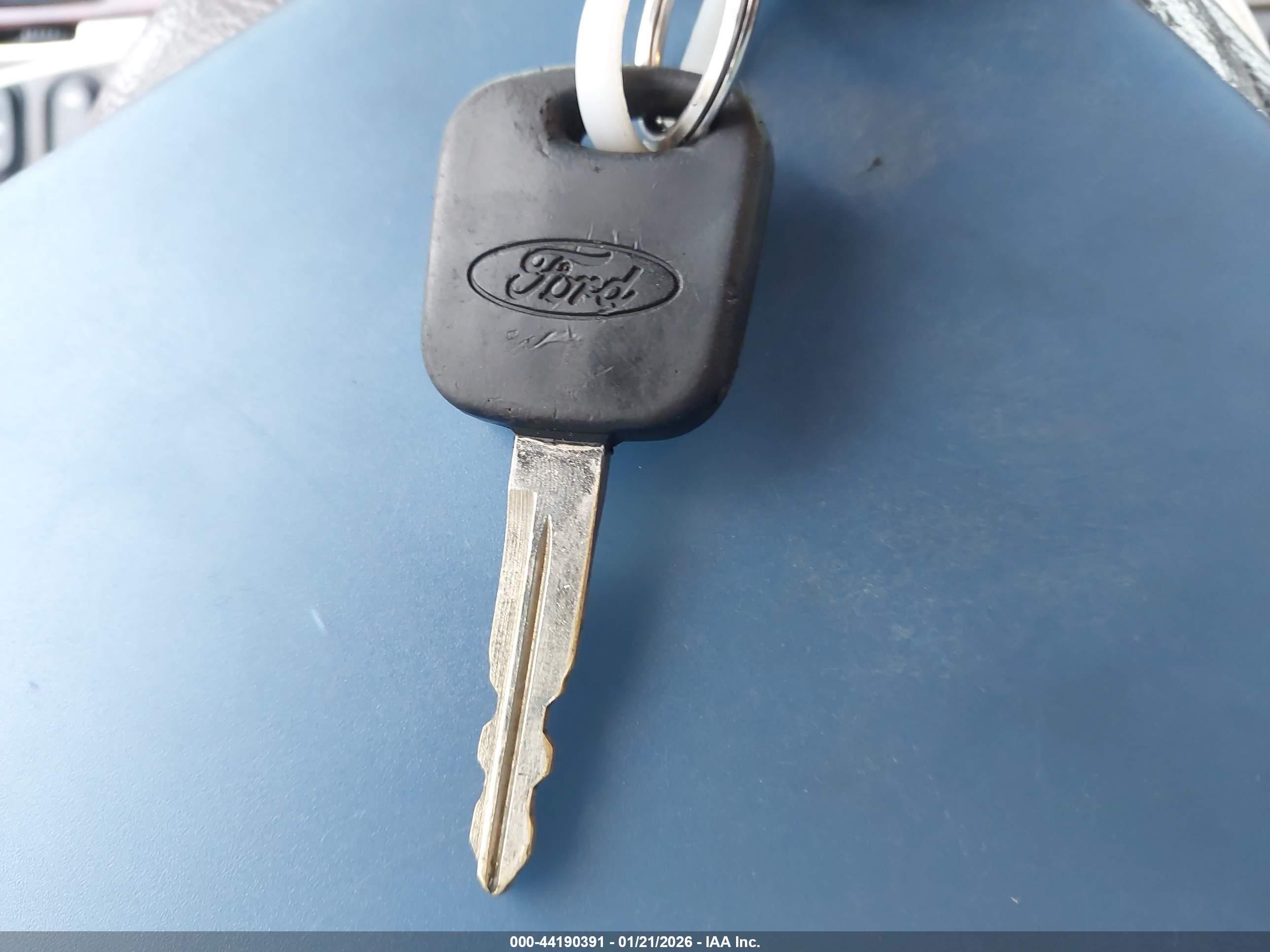 LINCOLN TOWN image 11