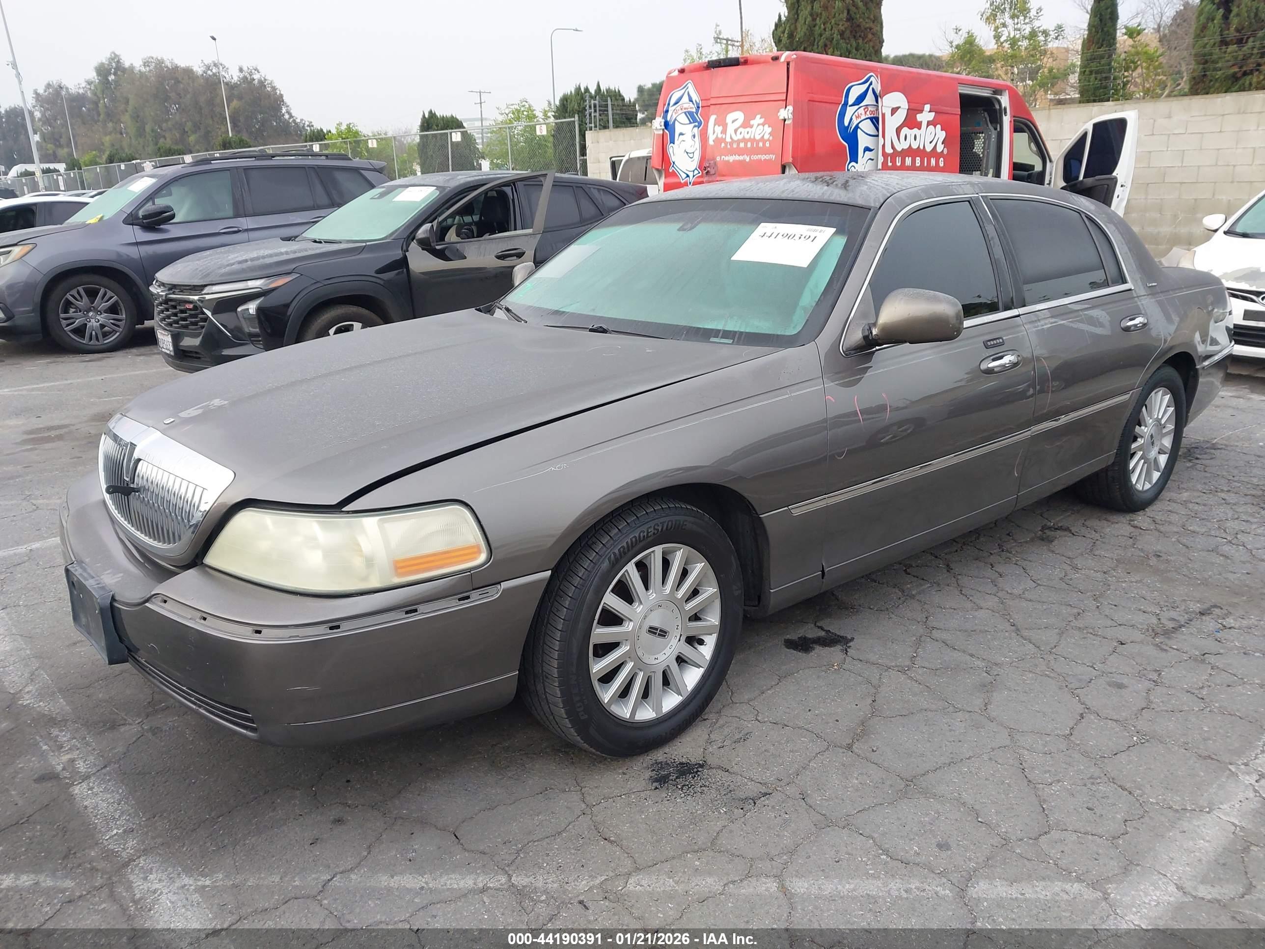 LINCOLN TOWN image 2