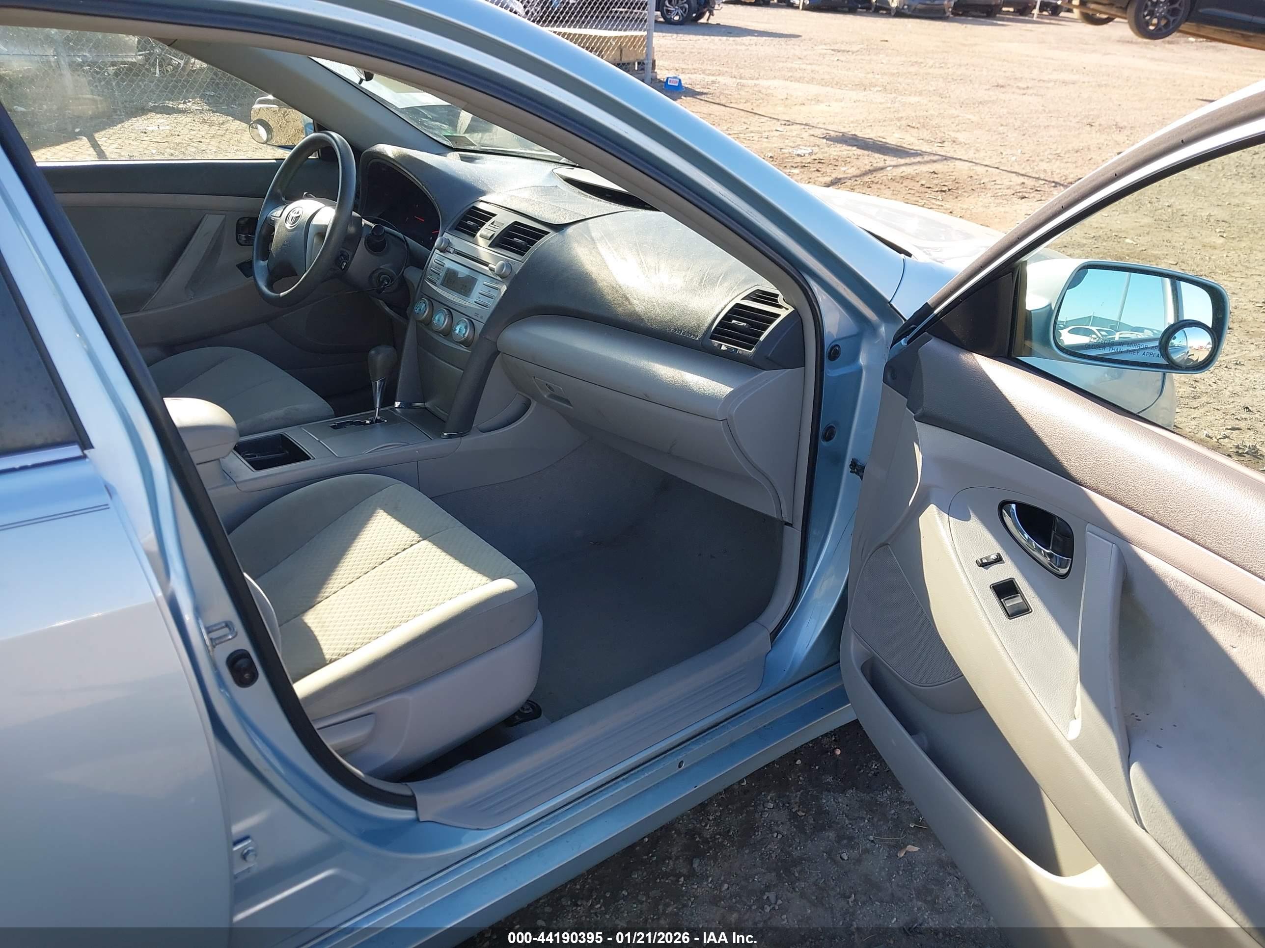TOYOTA CAMRY image 5