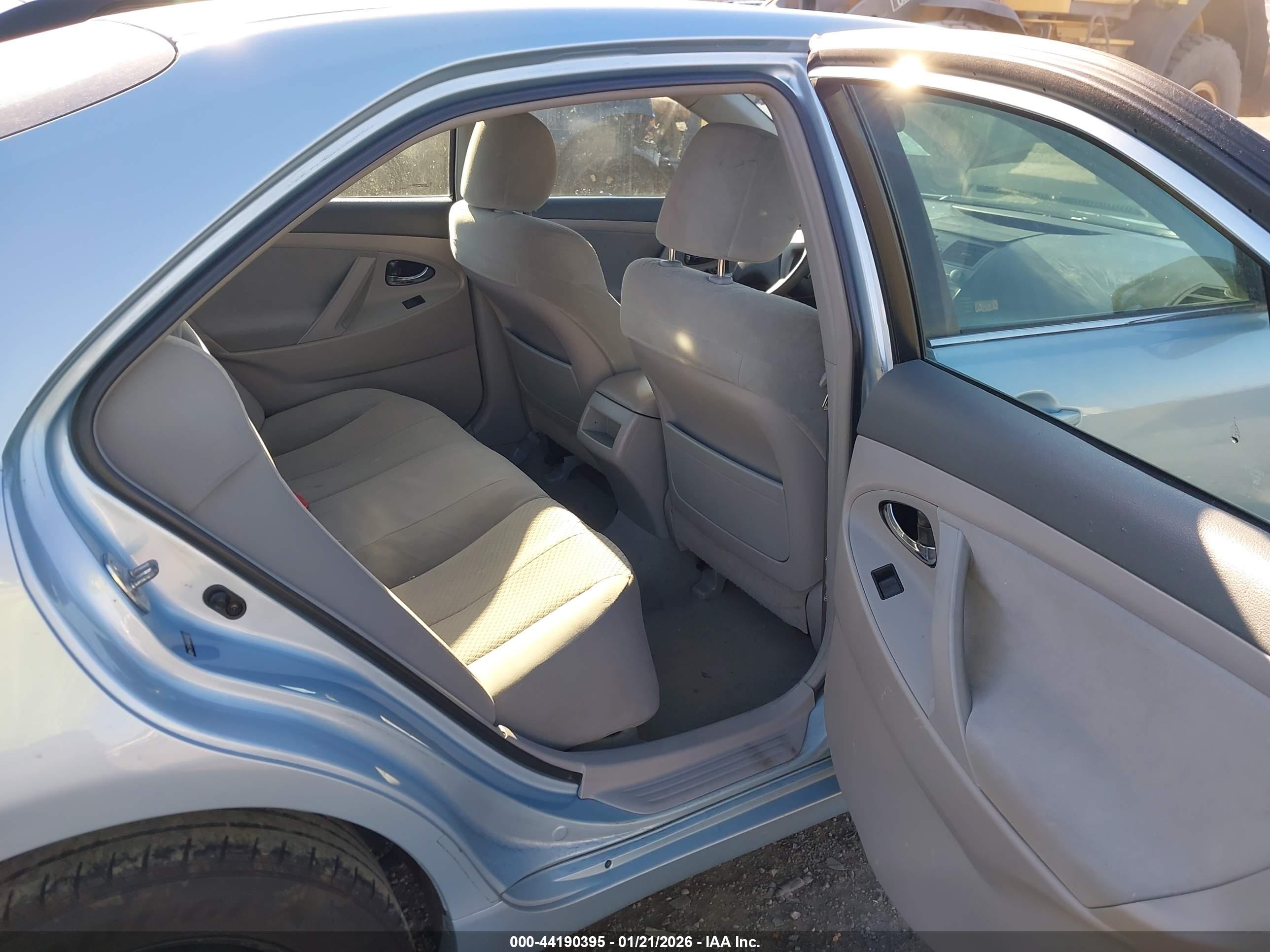 TOYOTA CAMRY image 8