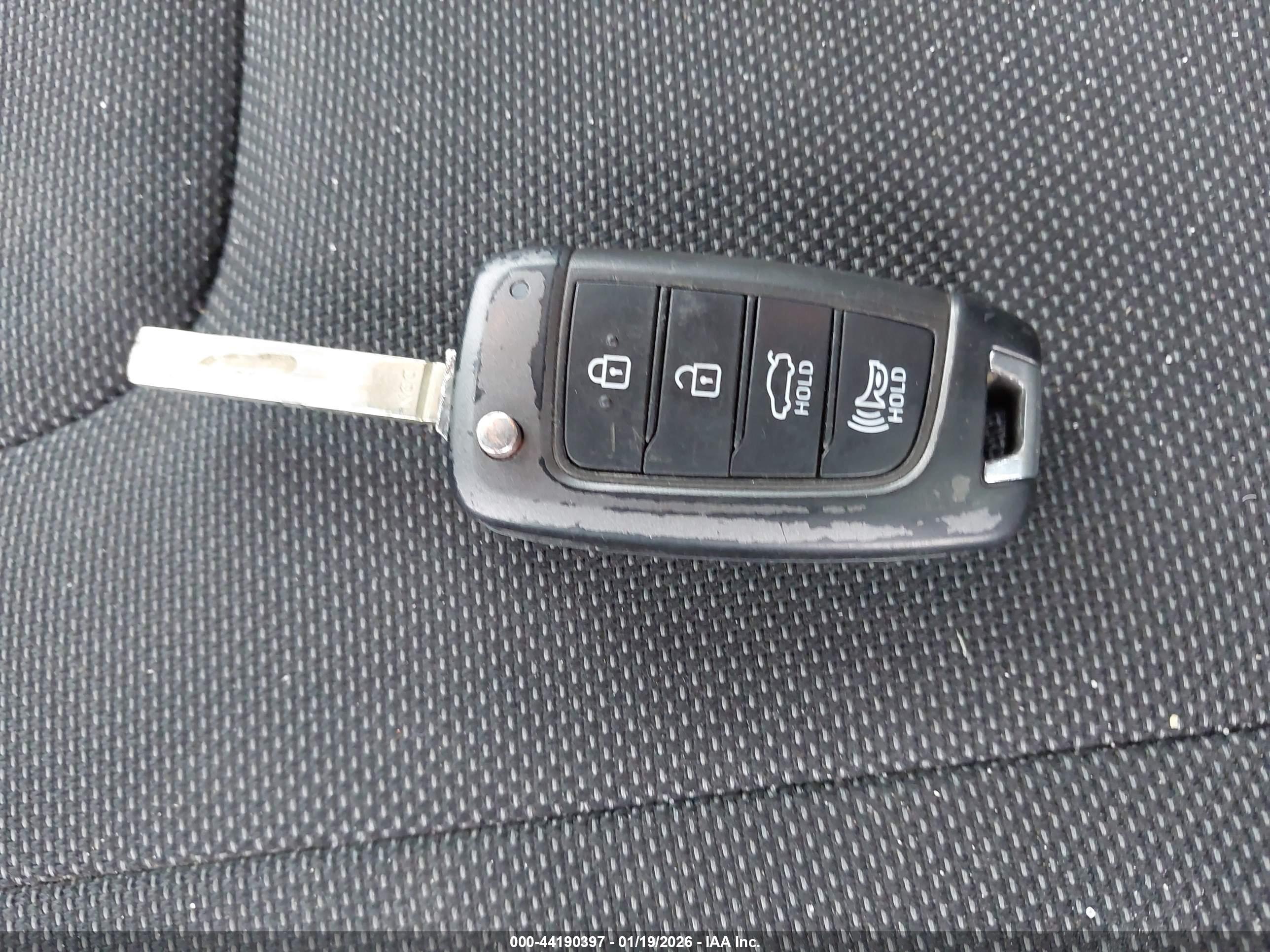 HYUNDAI ELANTRA image 11