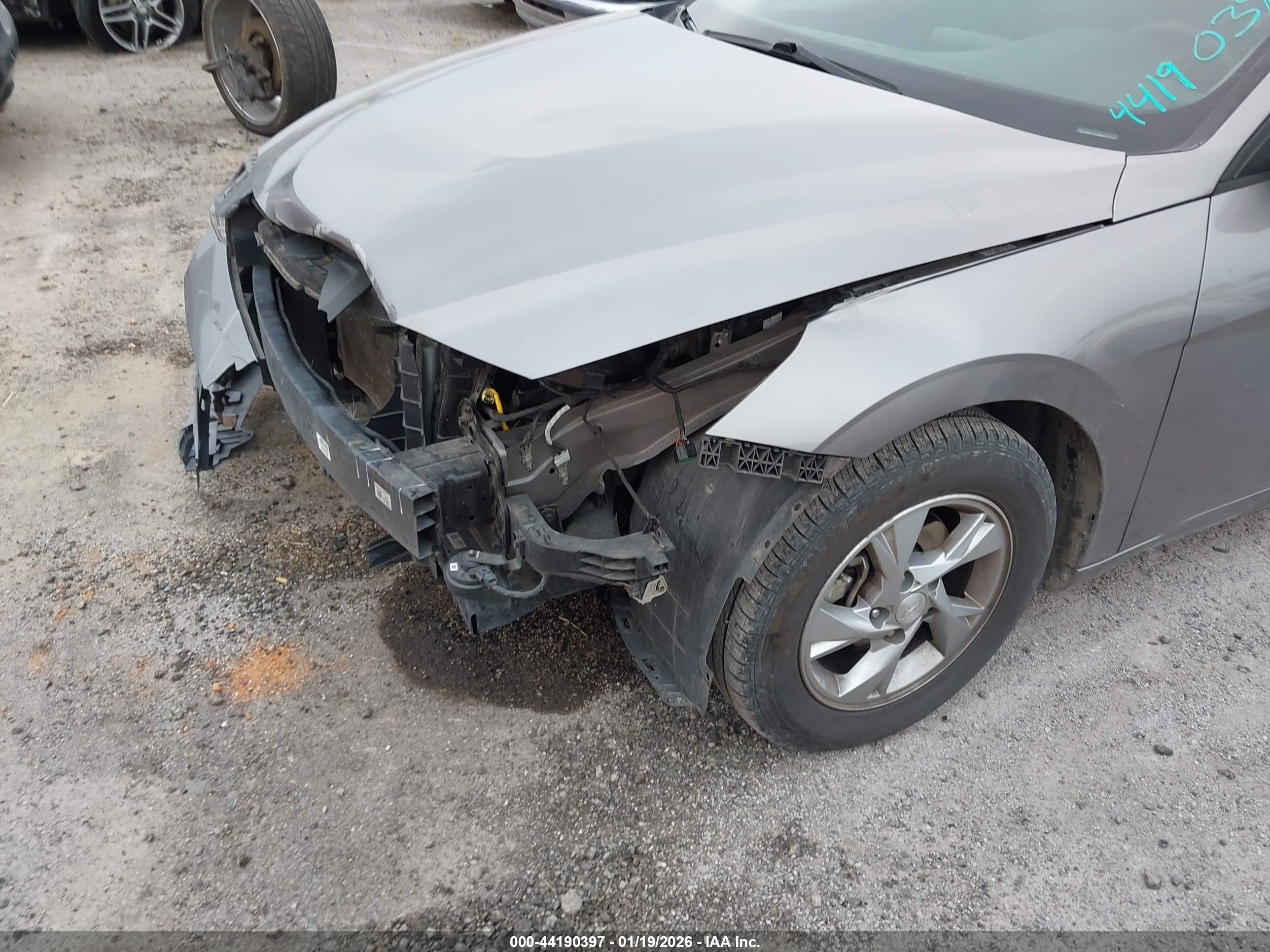 HYUNDAI ELANTRA image 6