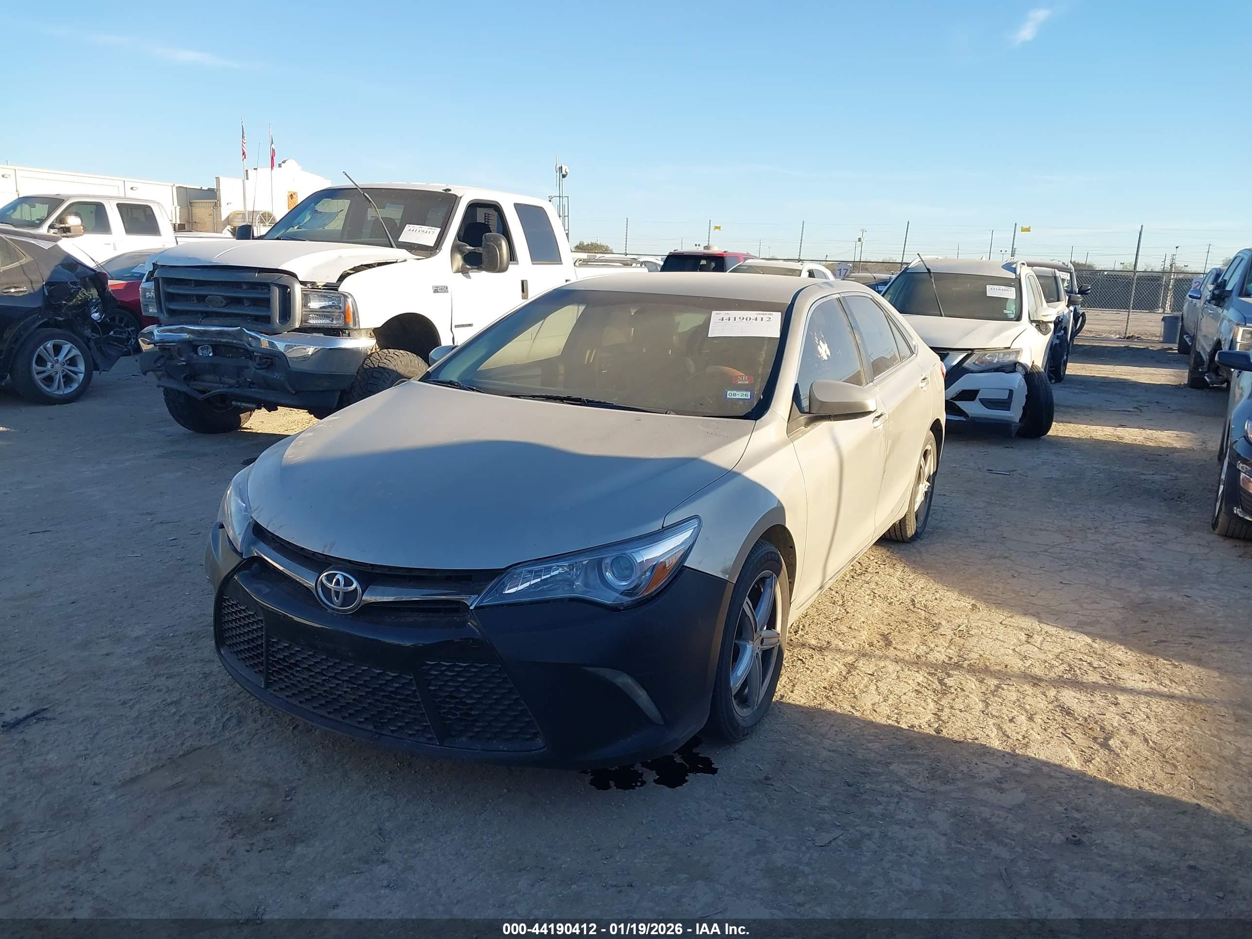 TOYOTA CAMRY image 2