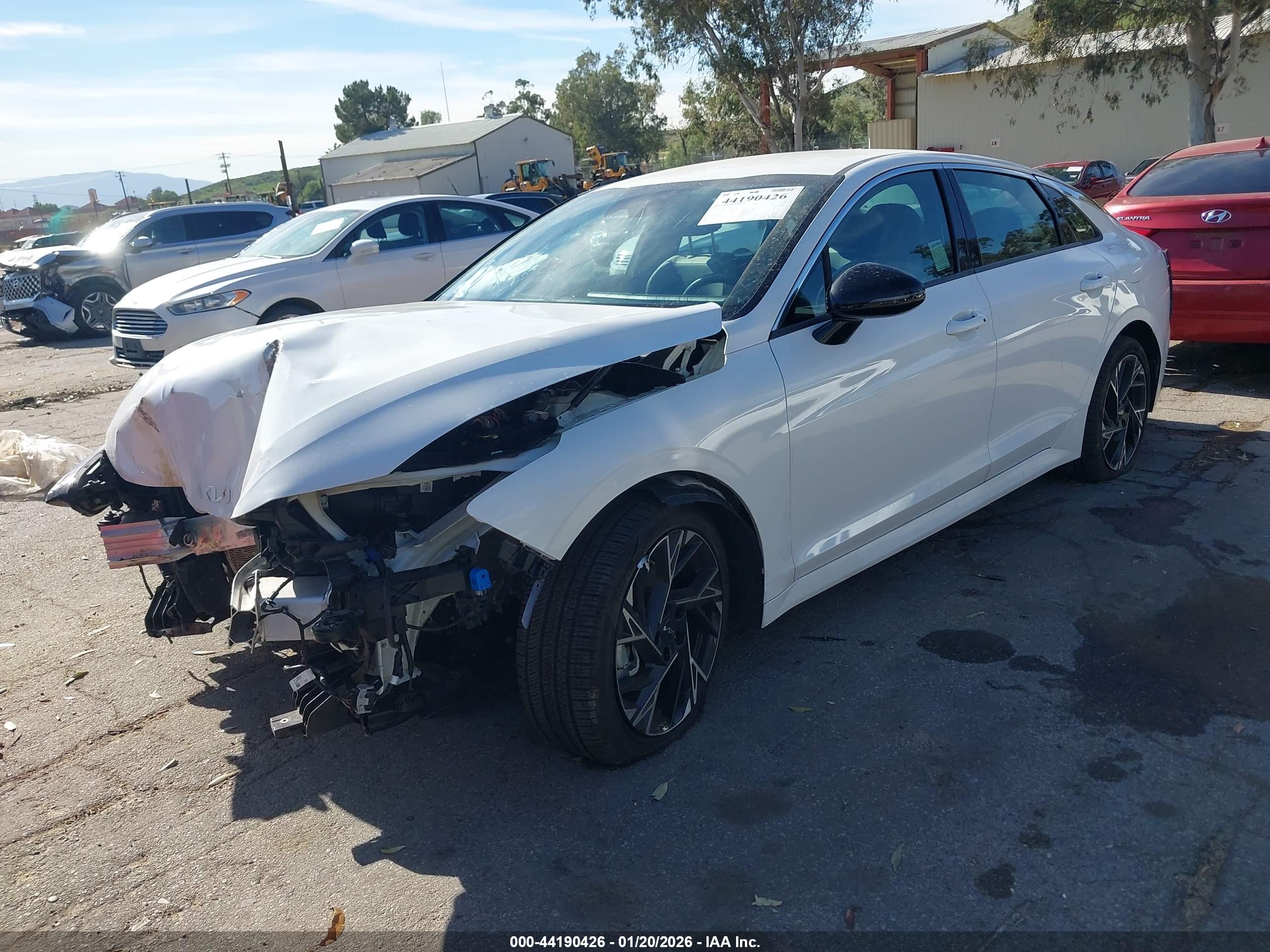 KIA K5 image 2