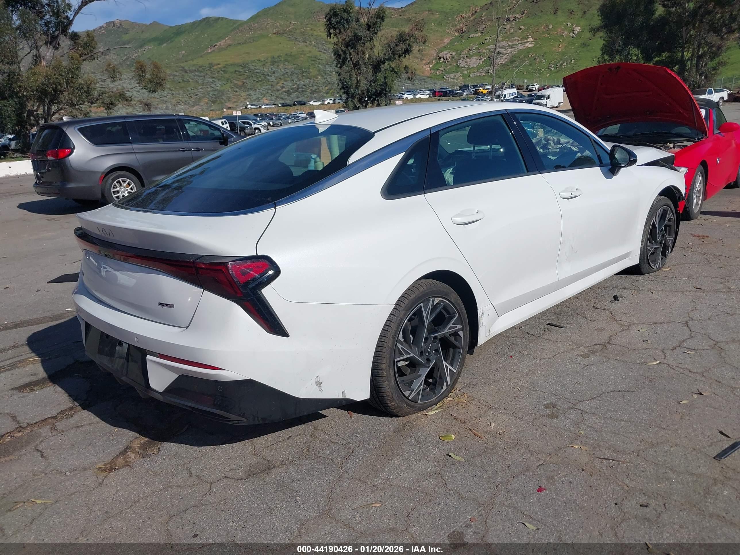 KIA K5 image 4