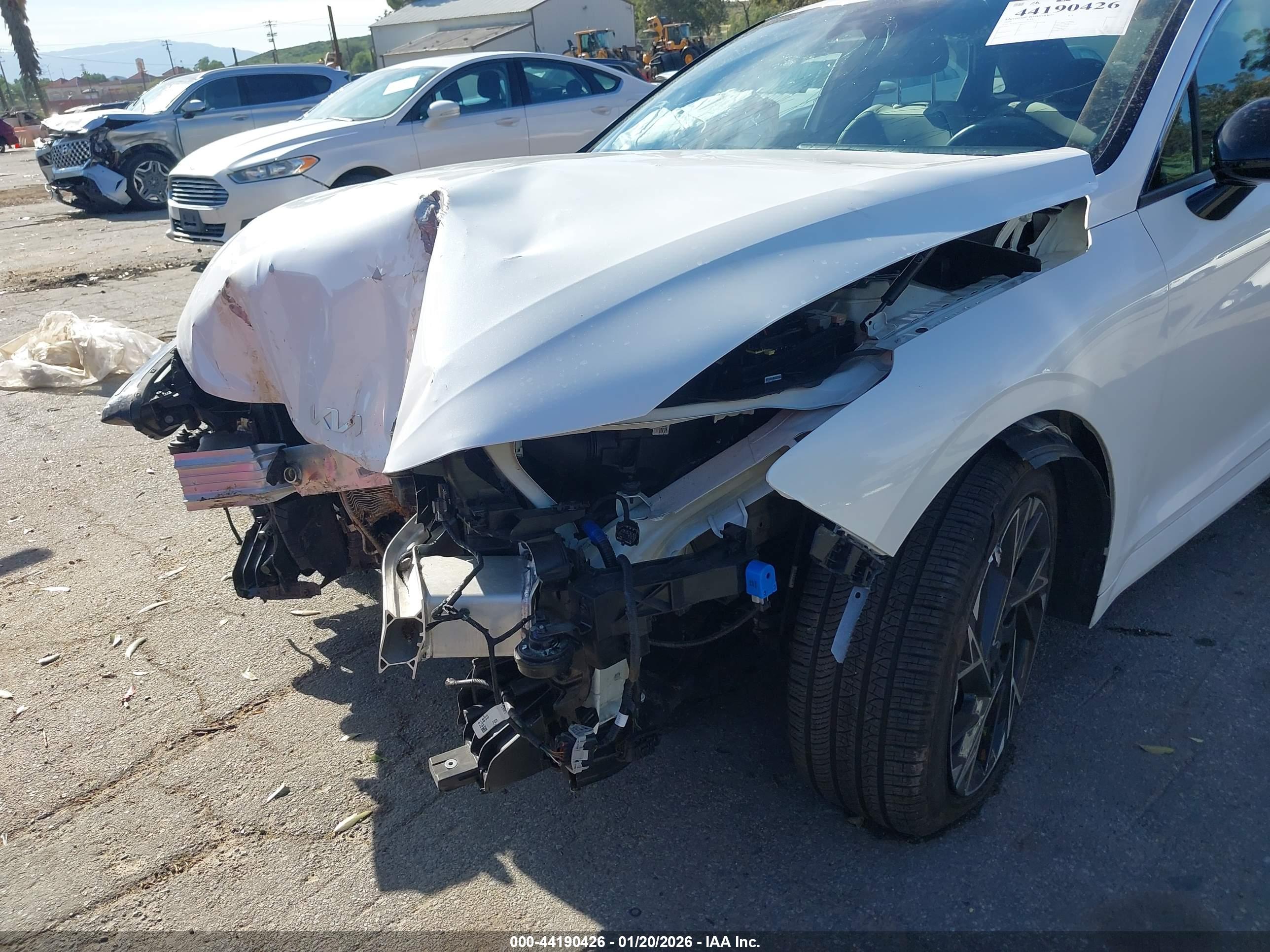 KIA K5 image 6