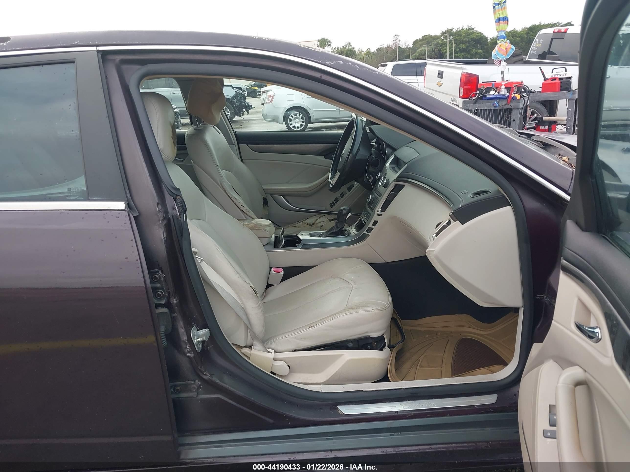 CADILLAC CTS image 5