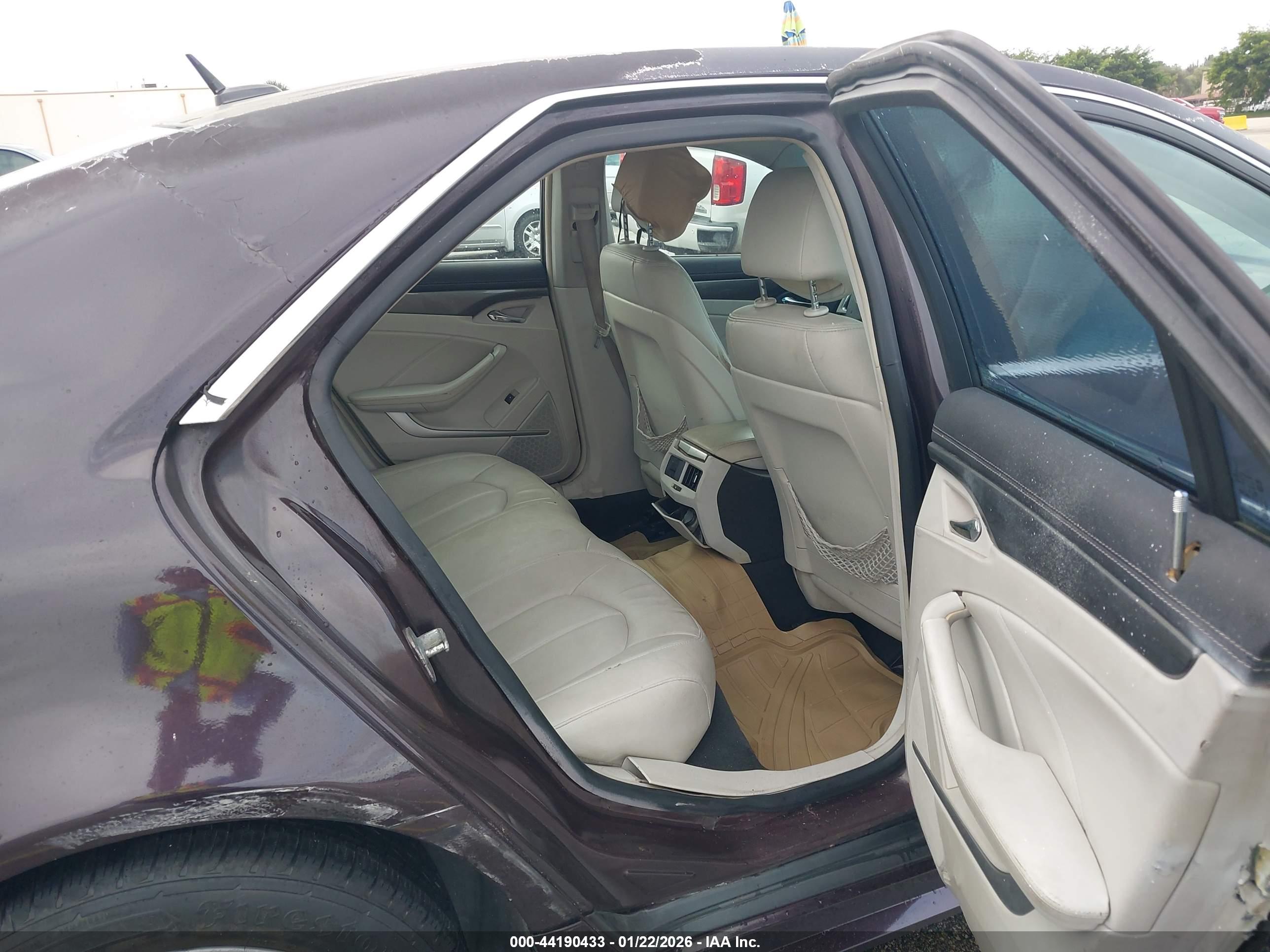 CADILLAC CTS image 8