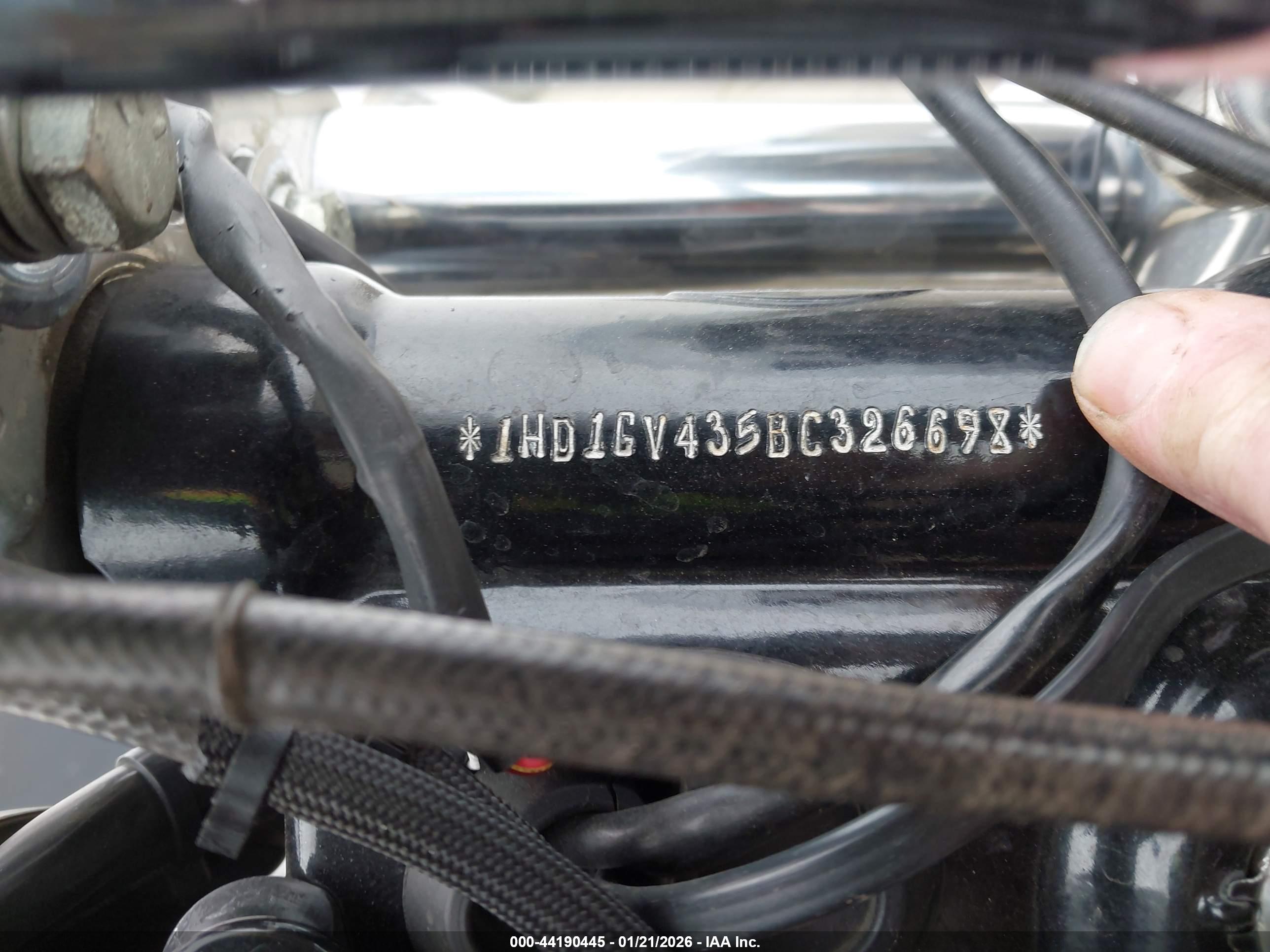HARLEY-DAVIDSON FXDC image 10