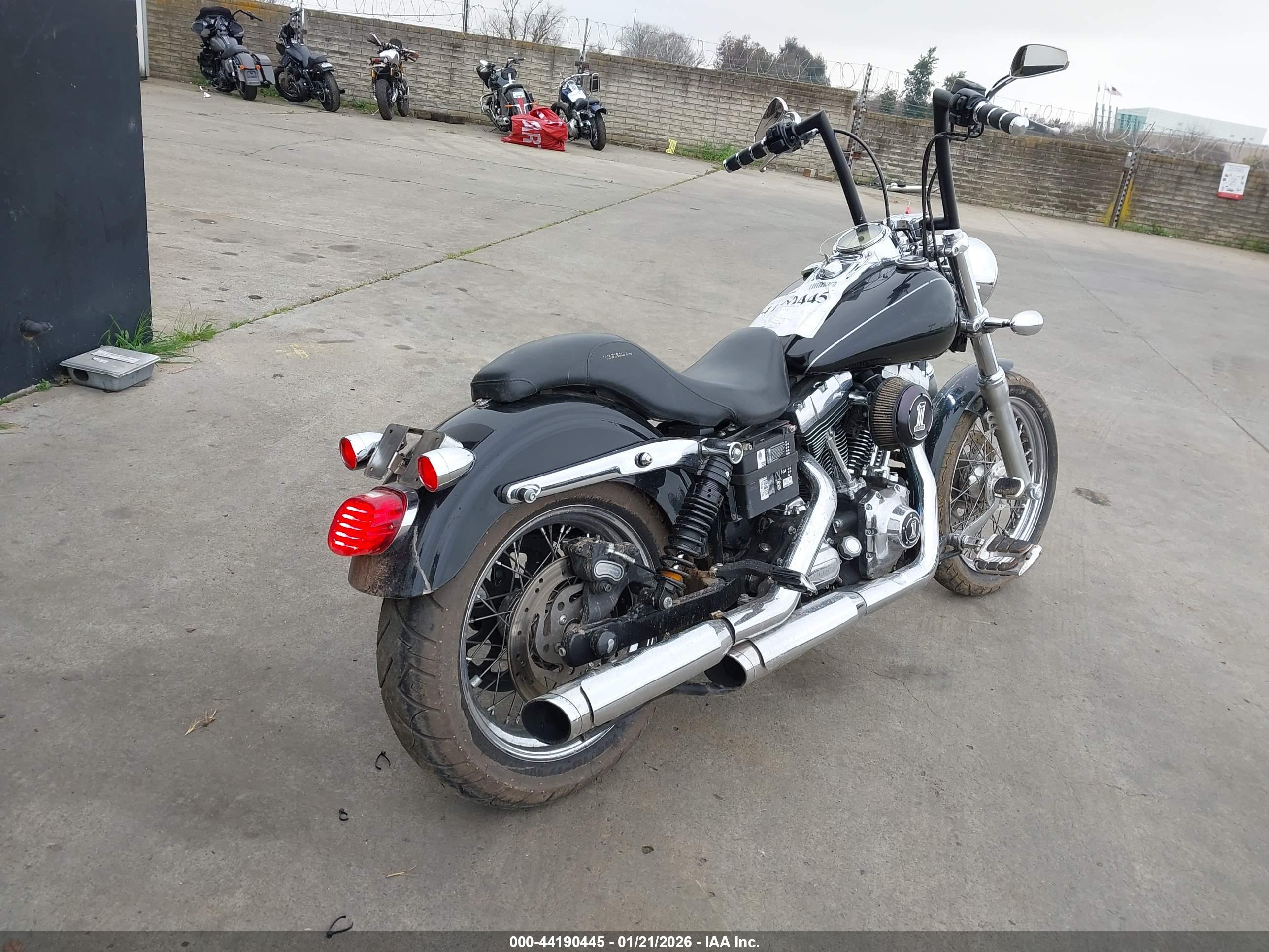 HARLEY-DAVIDSON FXDC image 4