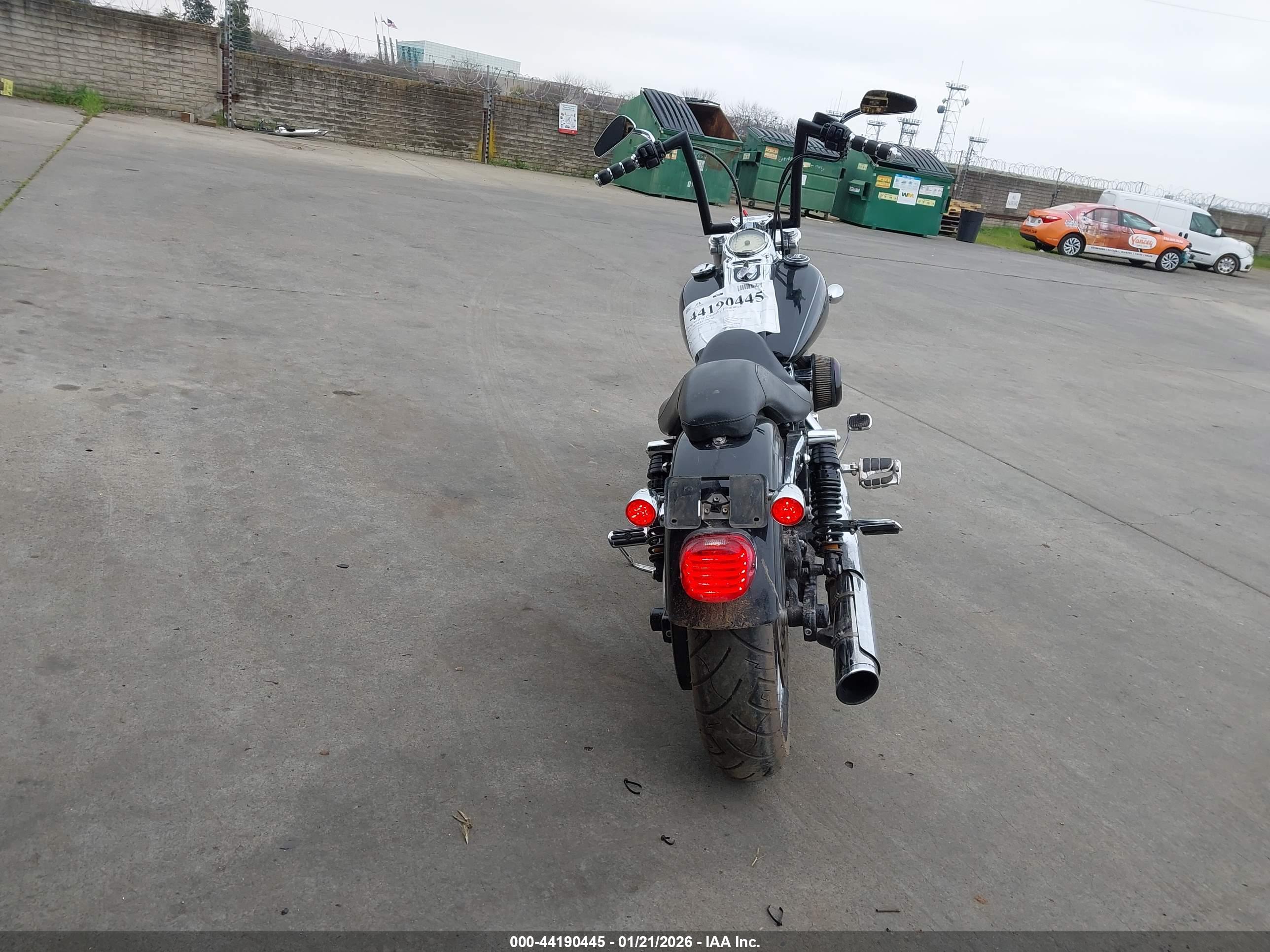 HARLEY-DAVIDSON FXDC image 6