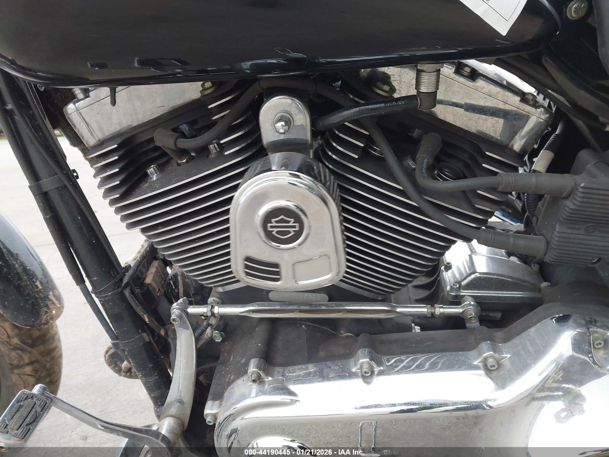 HARLEY-DAVIDSON FXDC image 9