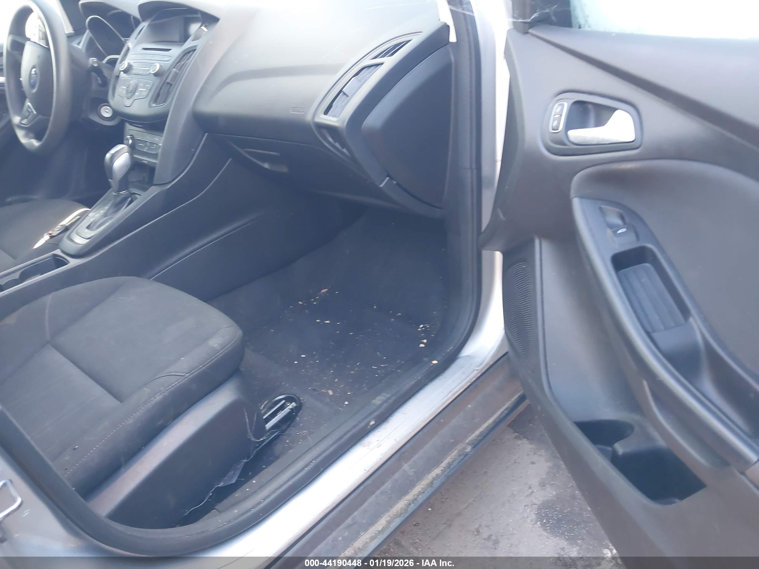 FORD FOCUS image 5