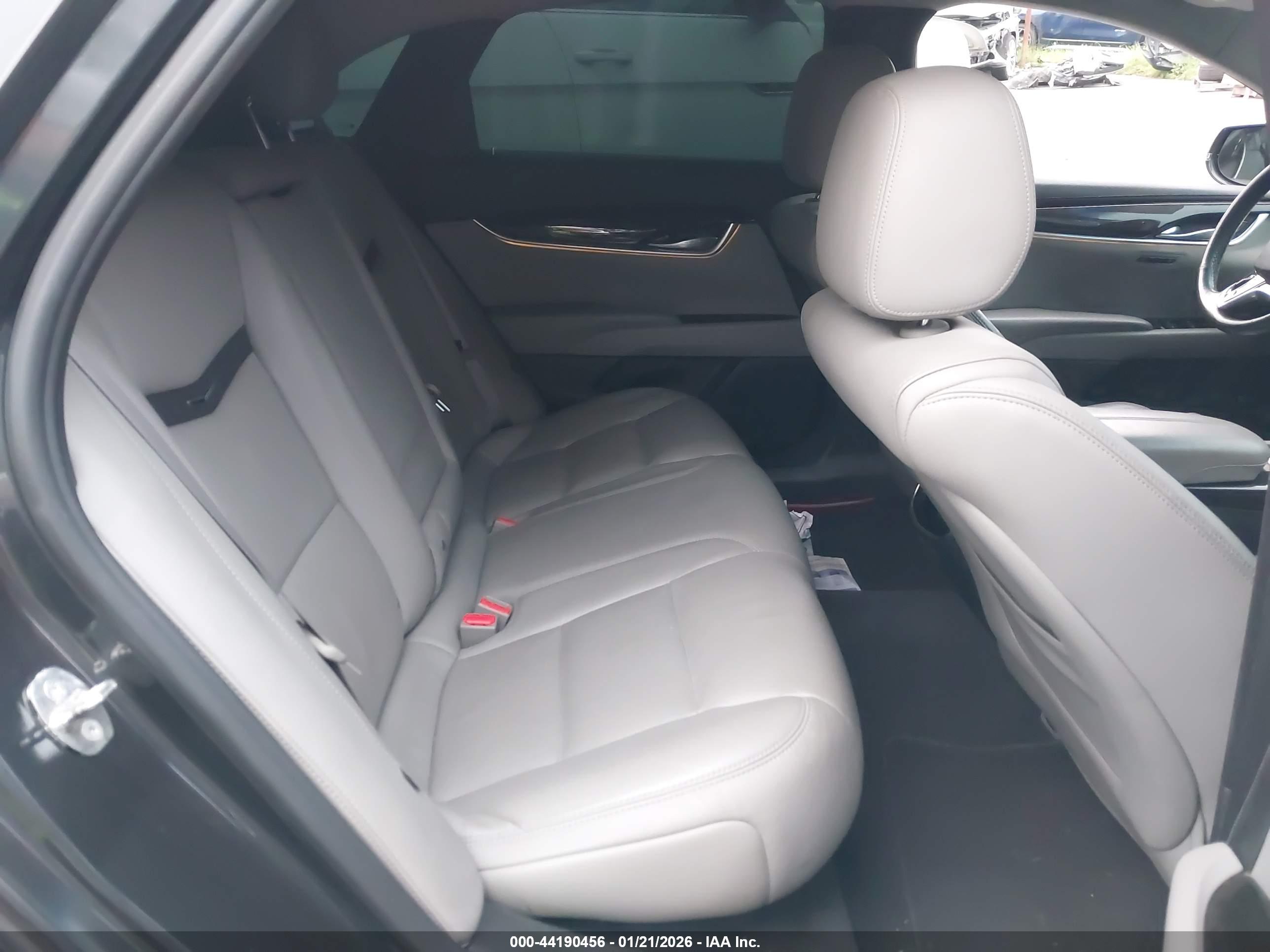 CADILLAC XTS image 8