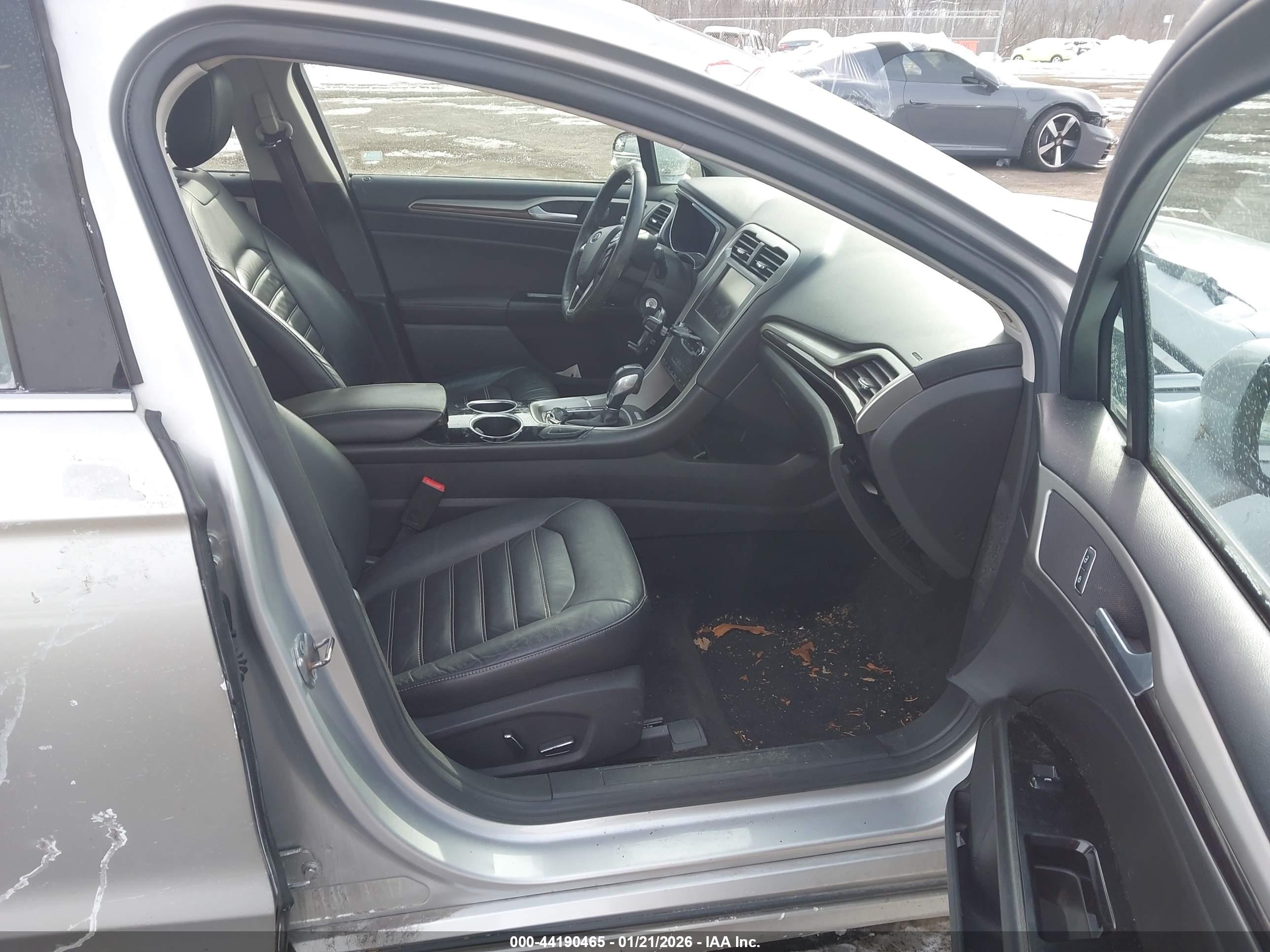 FORD FUSION image 5