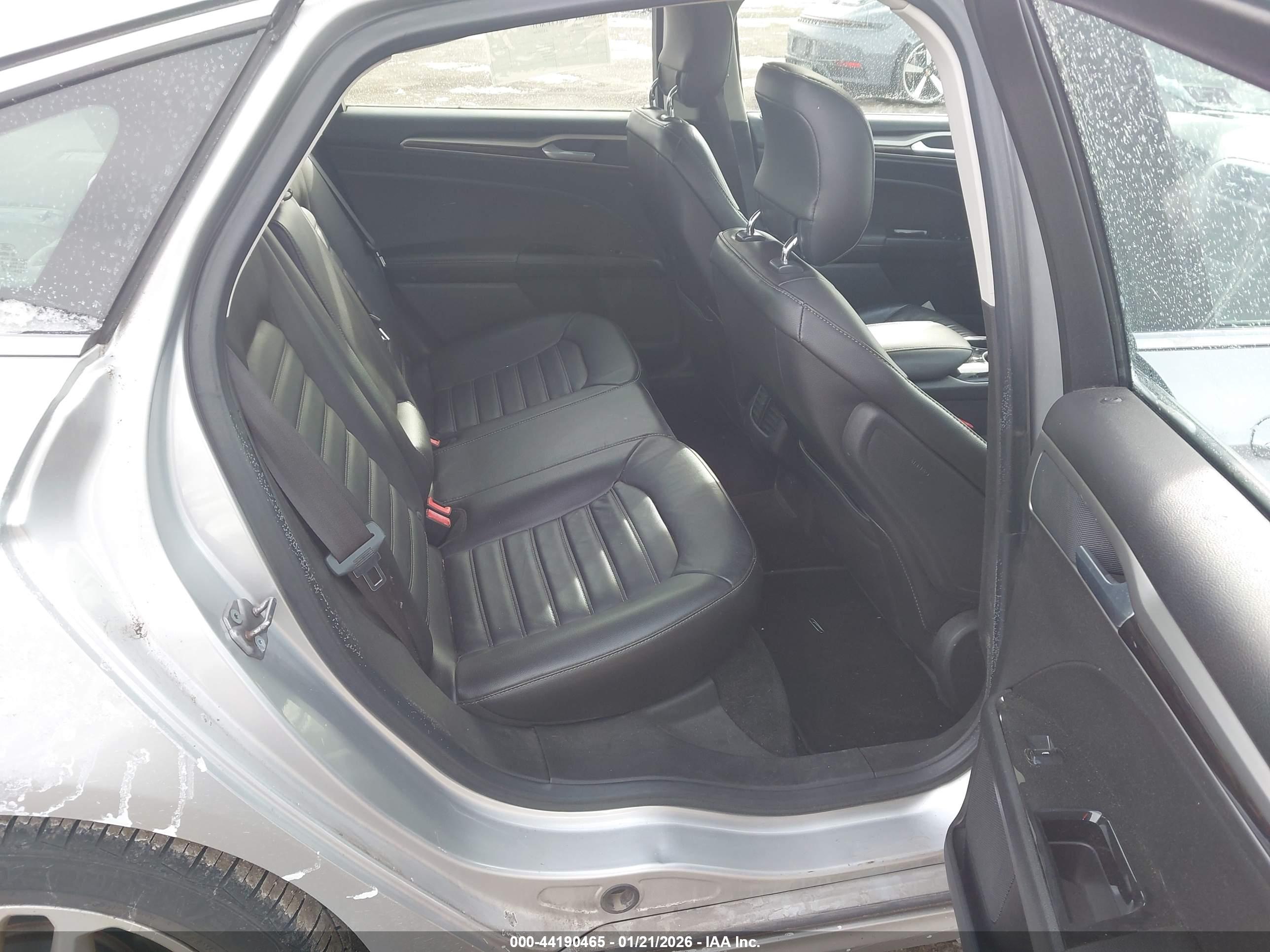 FORD FUSION image 8