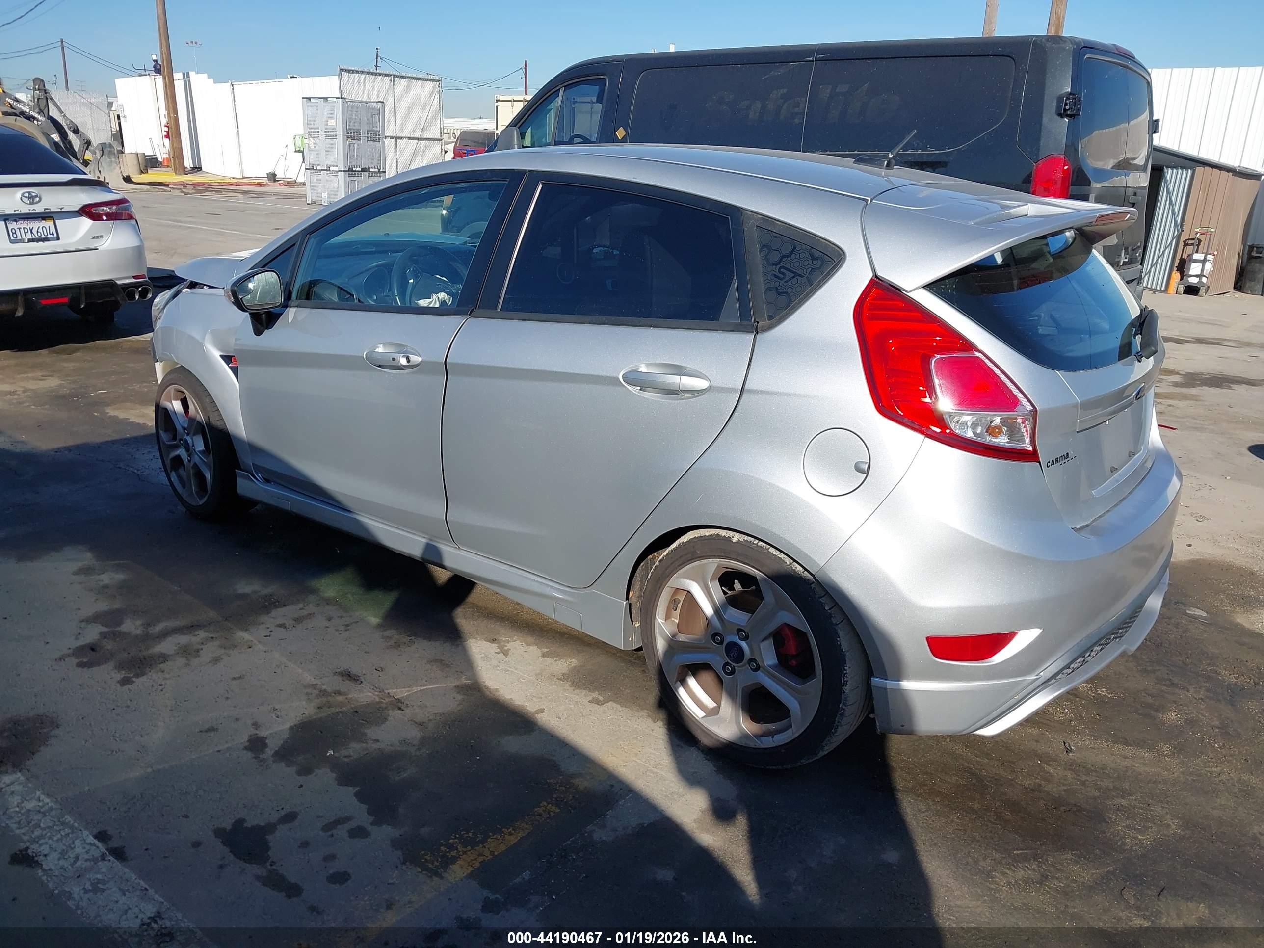FORD FIESTA image 3