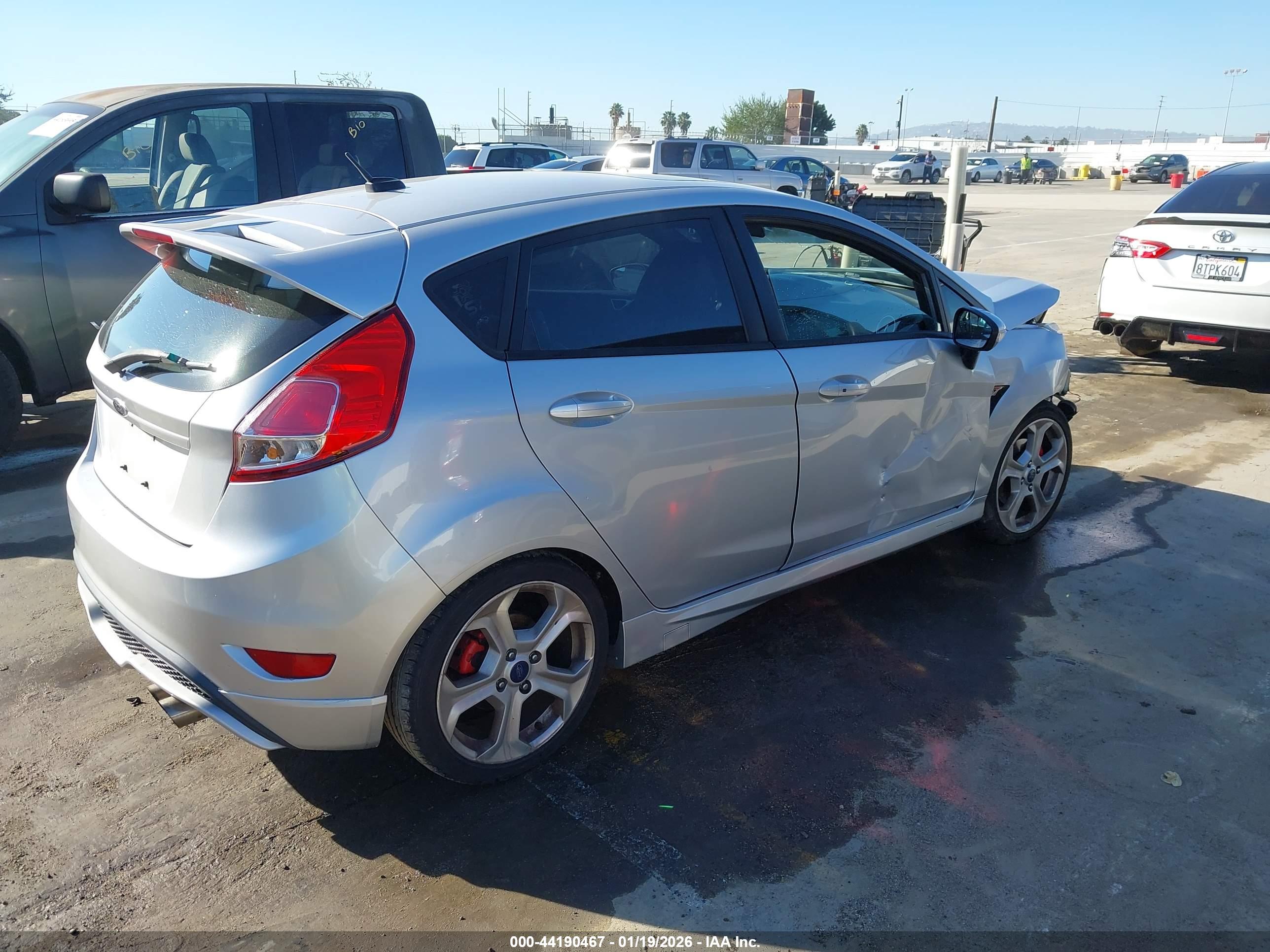 FORD FIESTA image 4