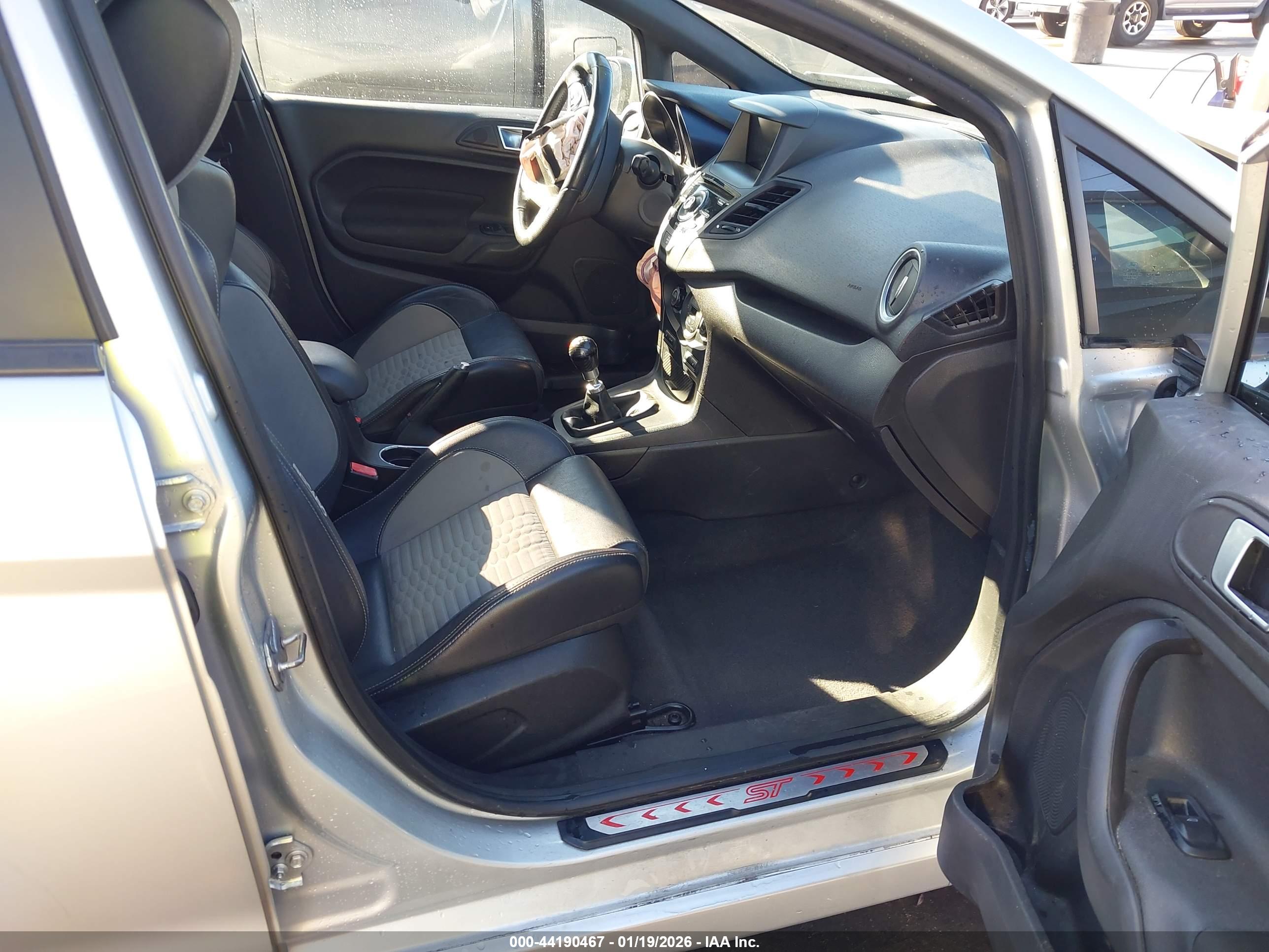 FORD FIESTA image 5