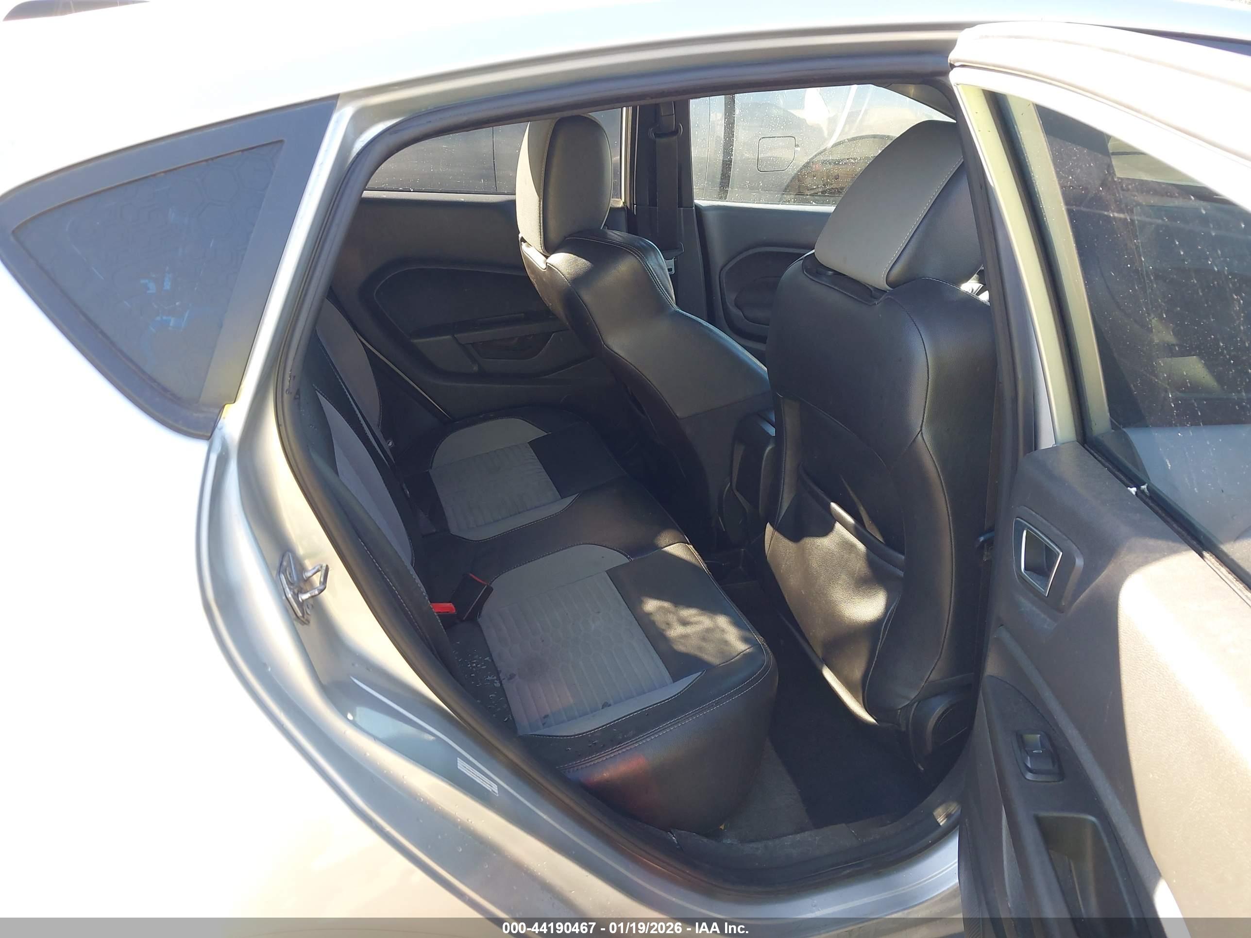 FORD FIESTA image 8