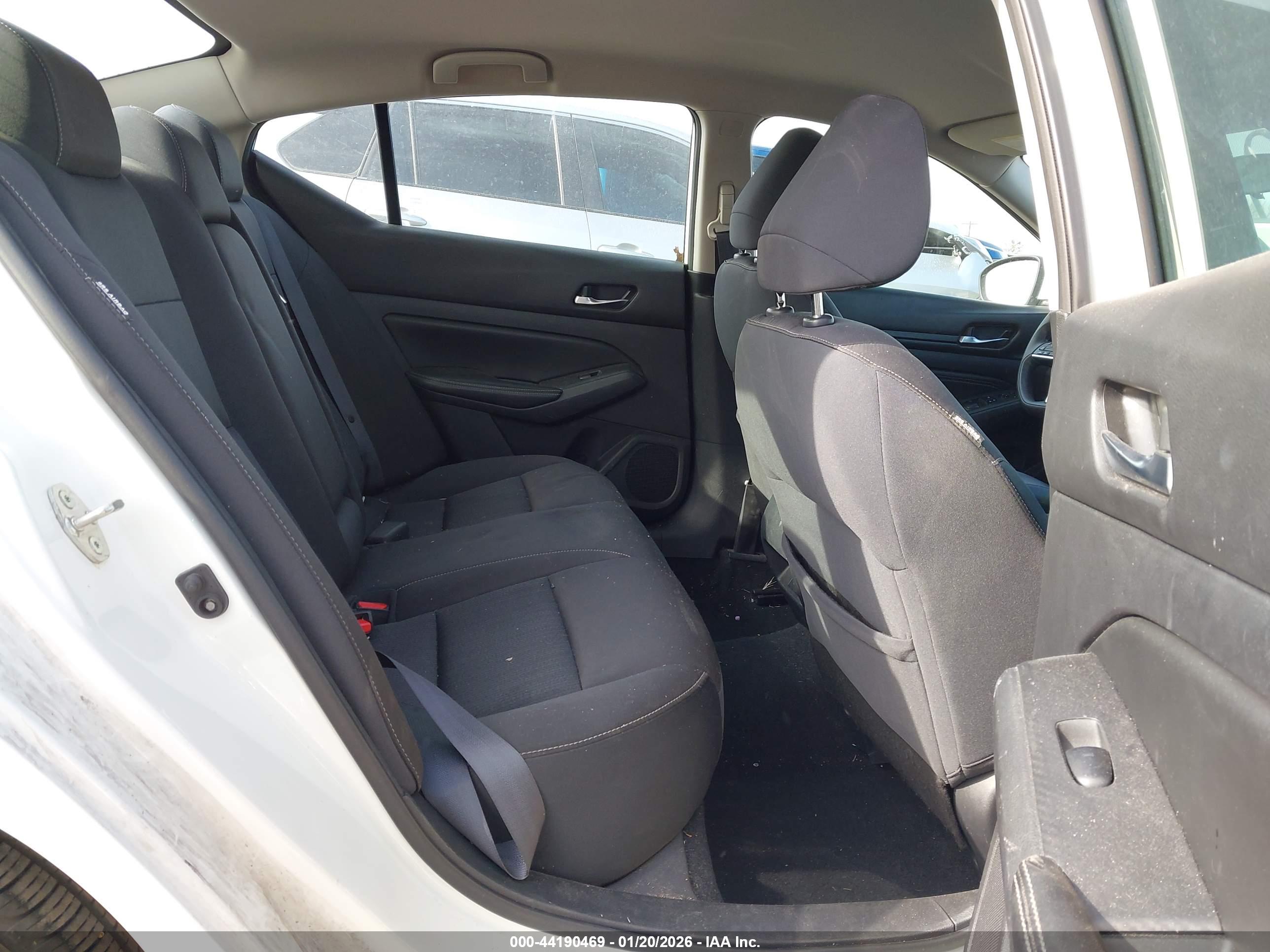 NISSAN ALTIMA image 8