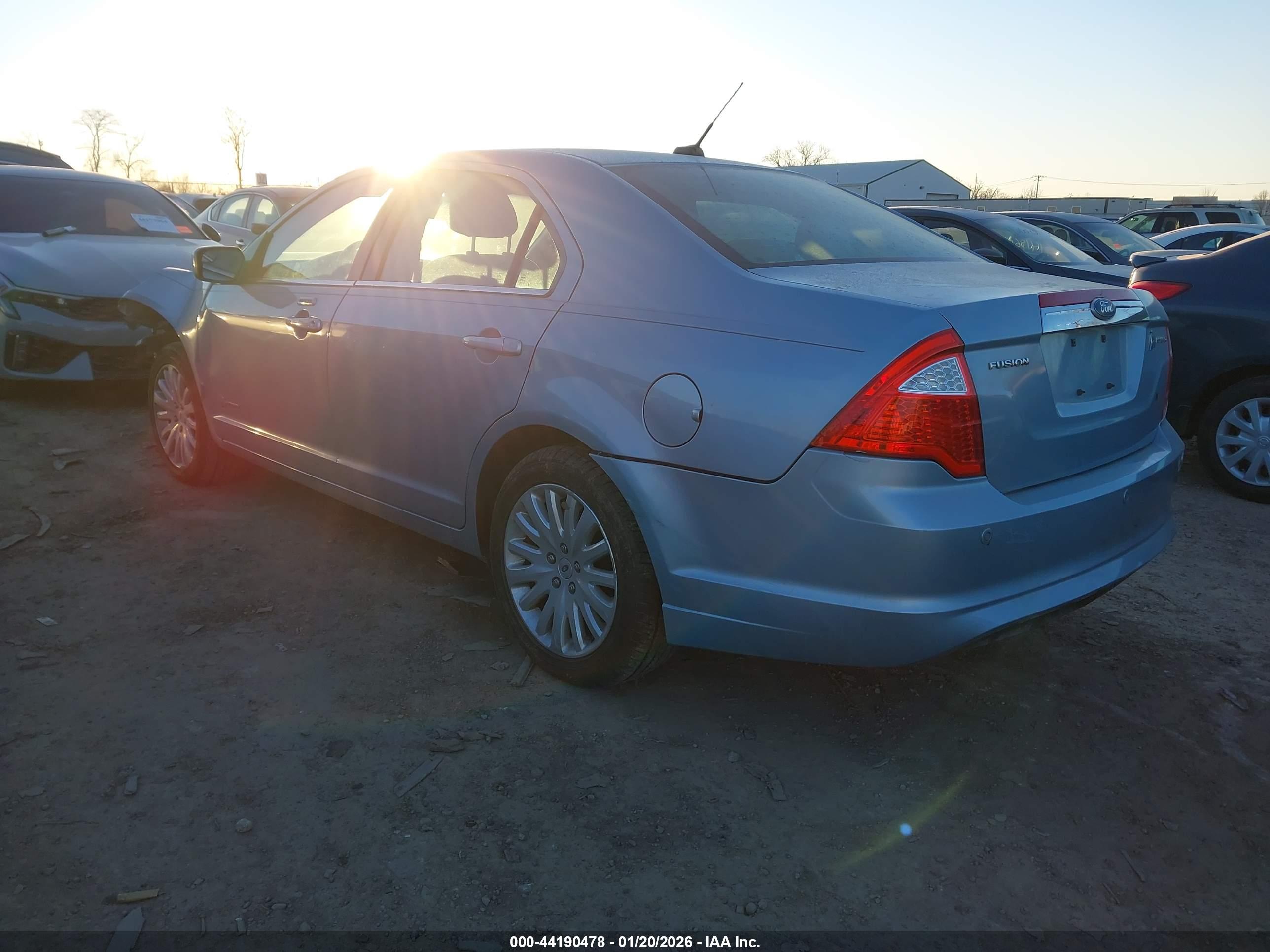 FORD FUSION image 3