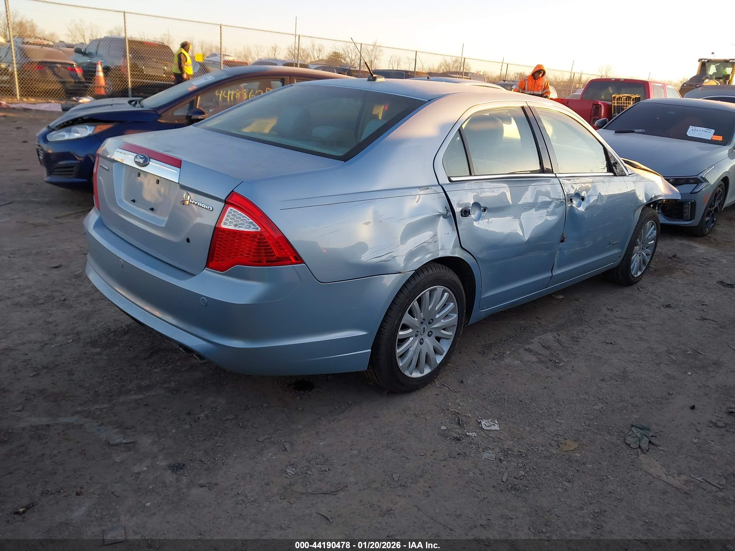 FORD FUSION image 4