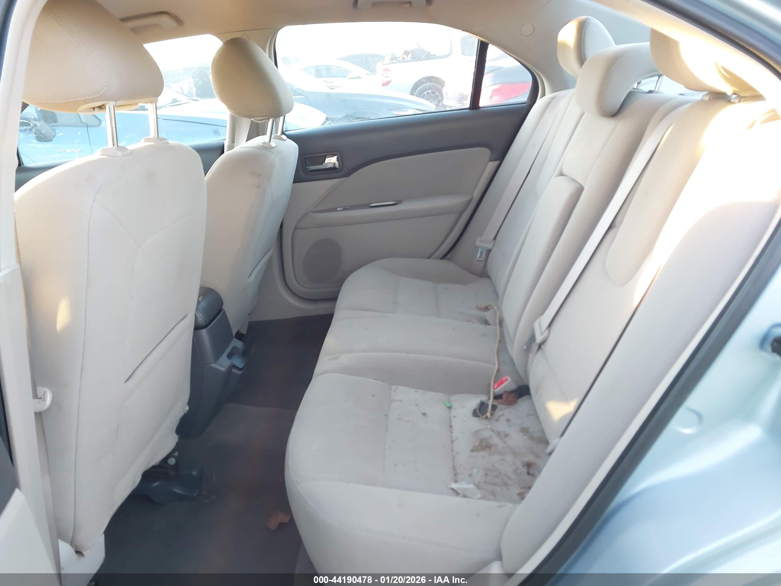 FORD FUSION image 8