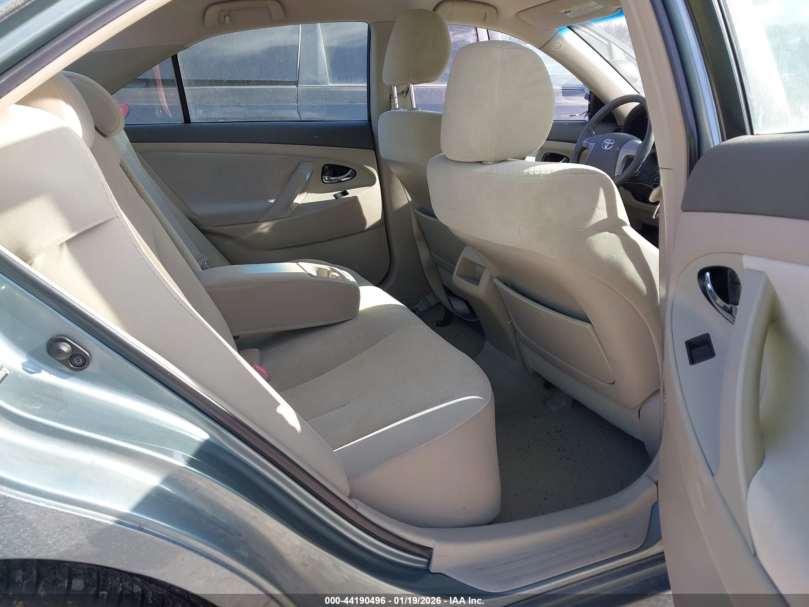 TOYOTA CAMRY image 8