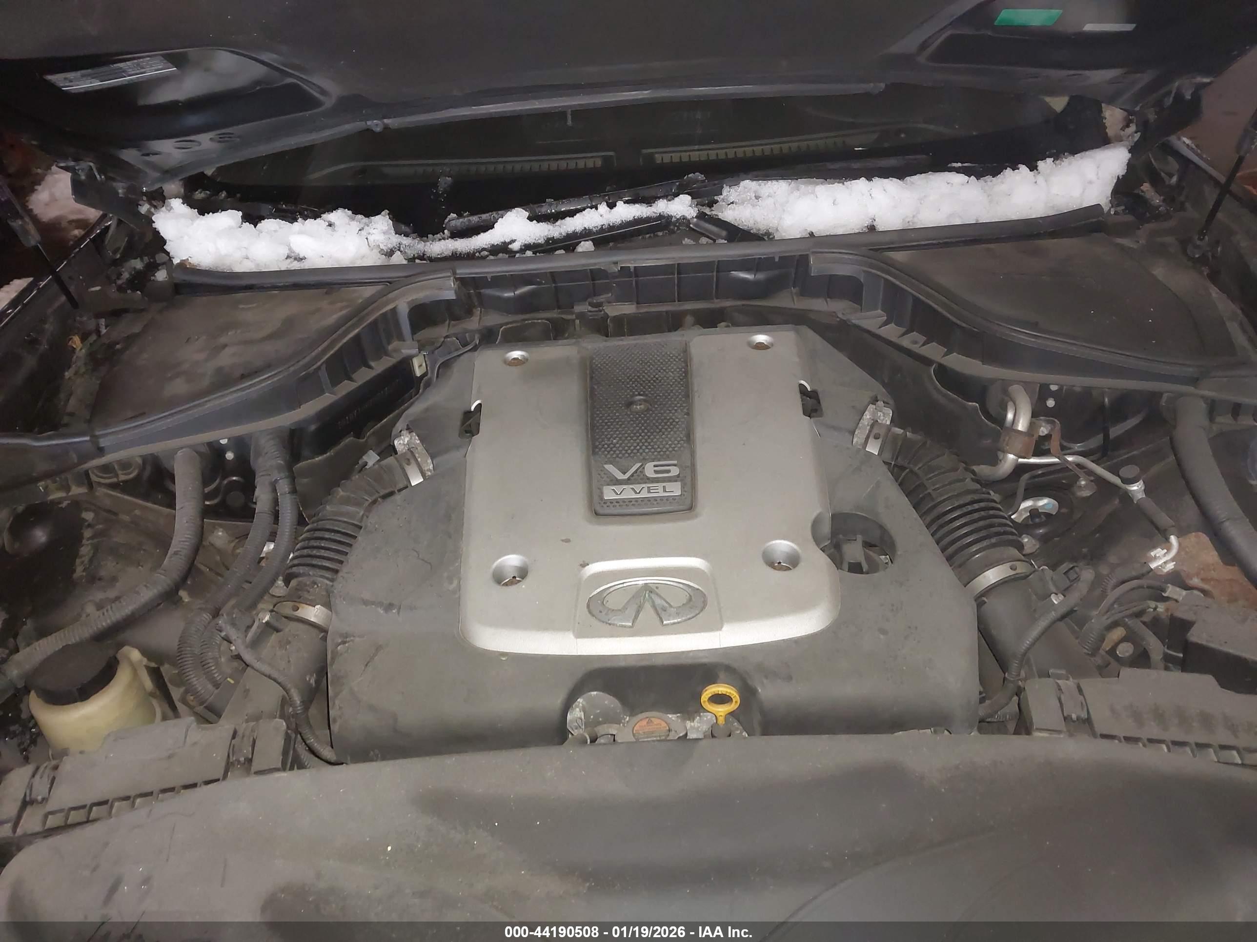 INFINITI Q70L image 10