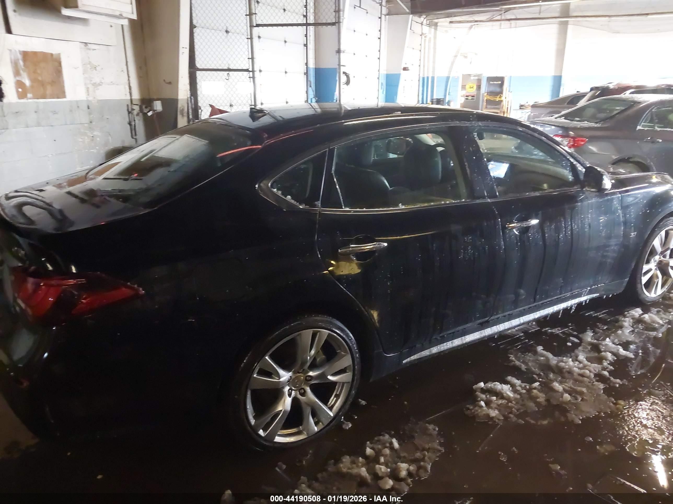 INFINITI Q70L image 4
