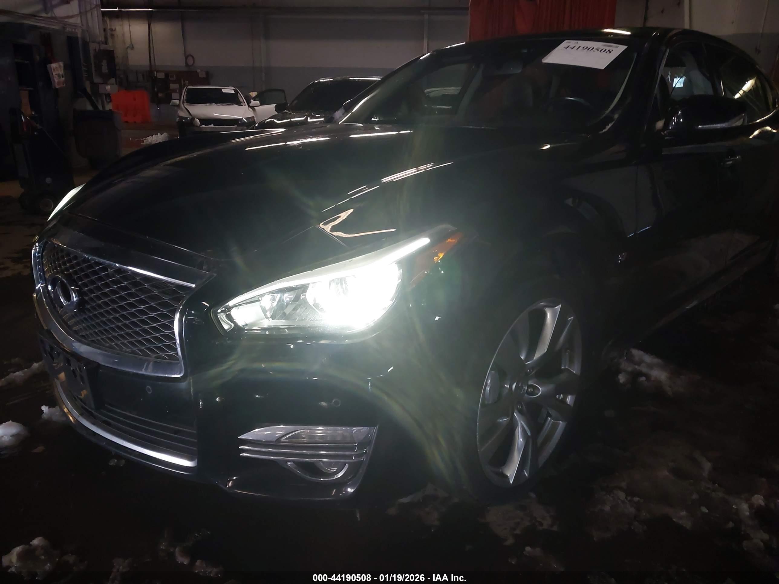 INFINITI Q70L image 6