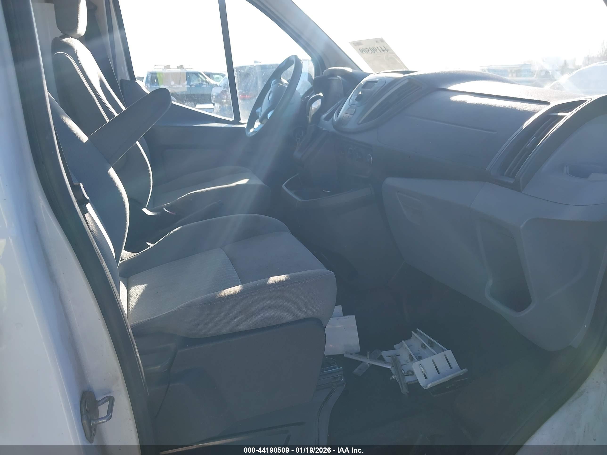 FORD TRANSIT-150 image 5