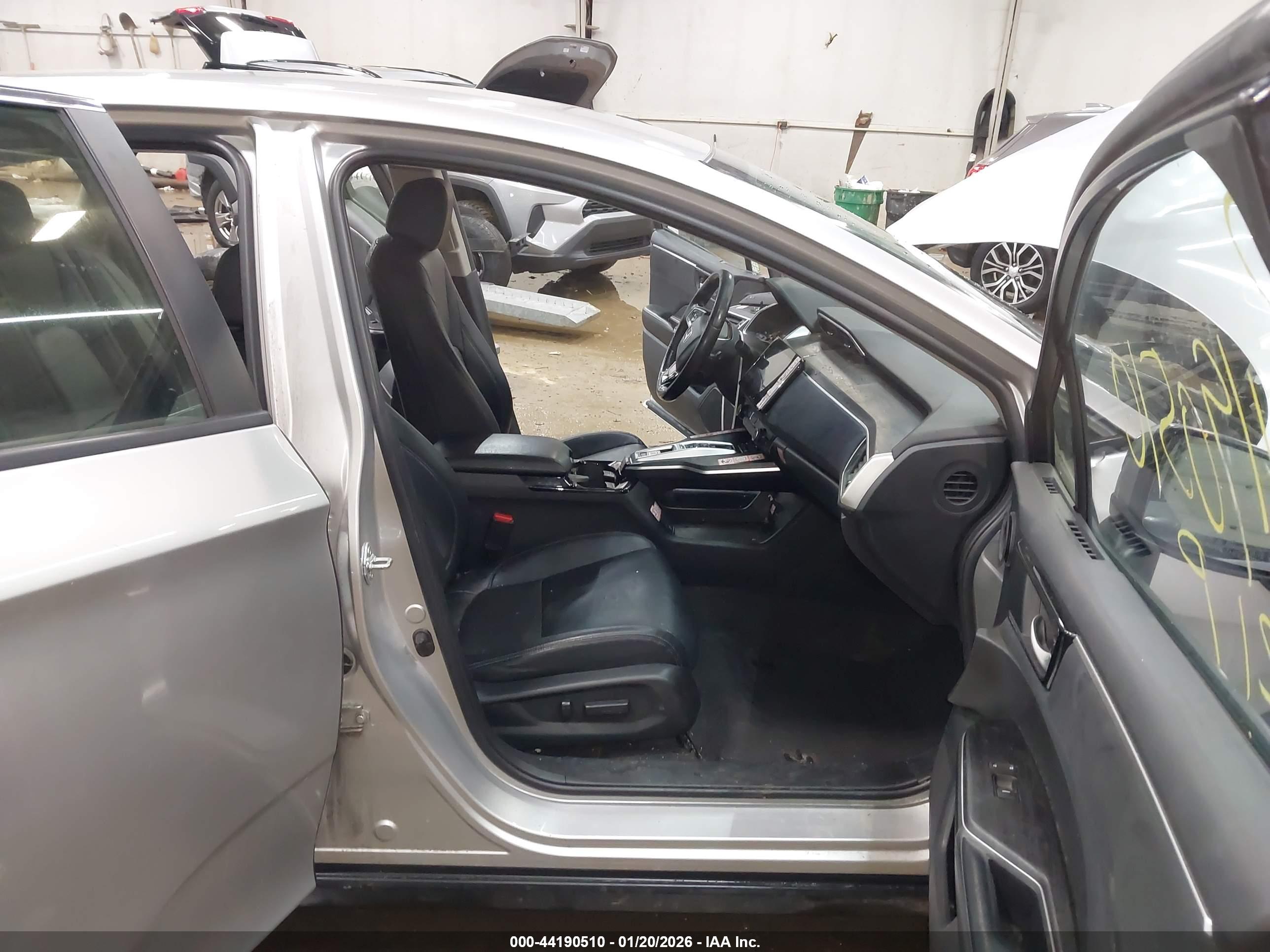 HONDA CLARITY image 5