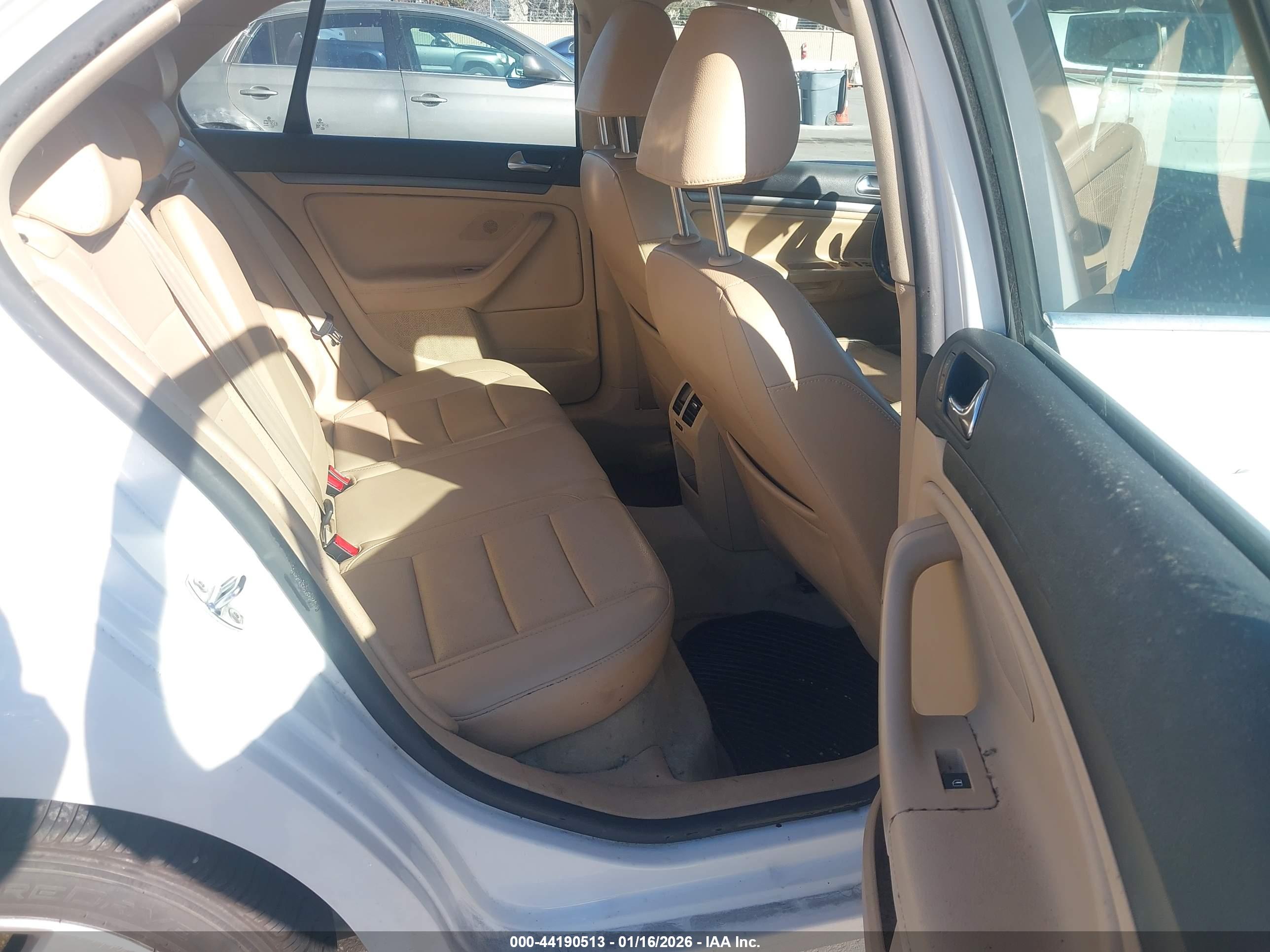 VOLKSWAGEN JETTA image 8