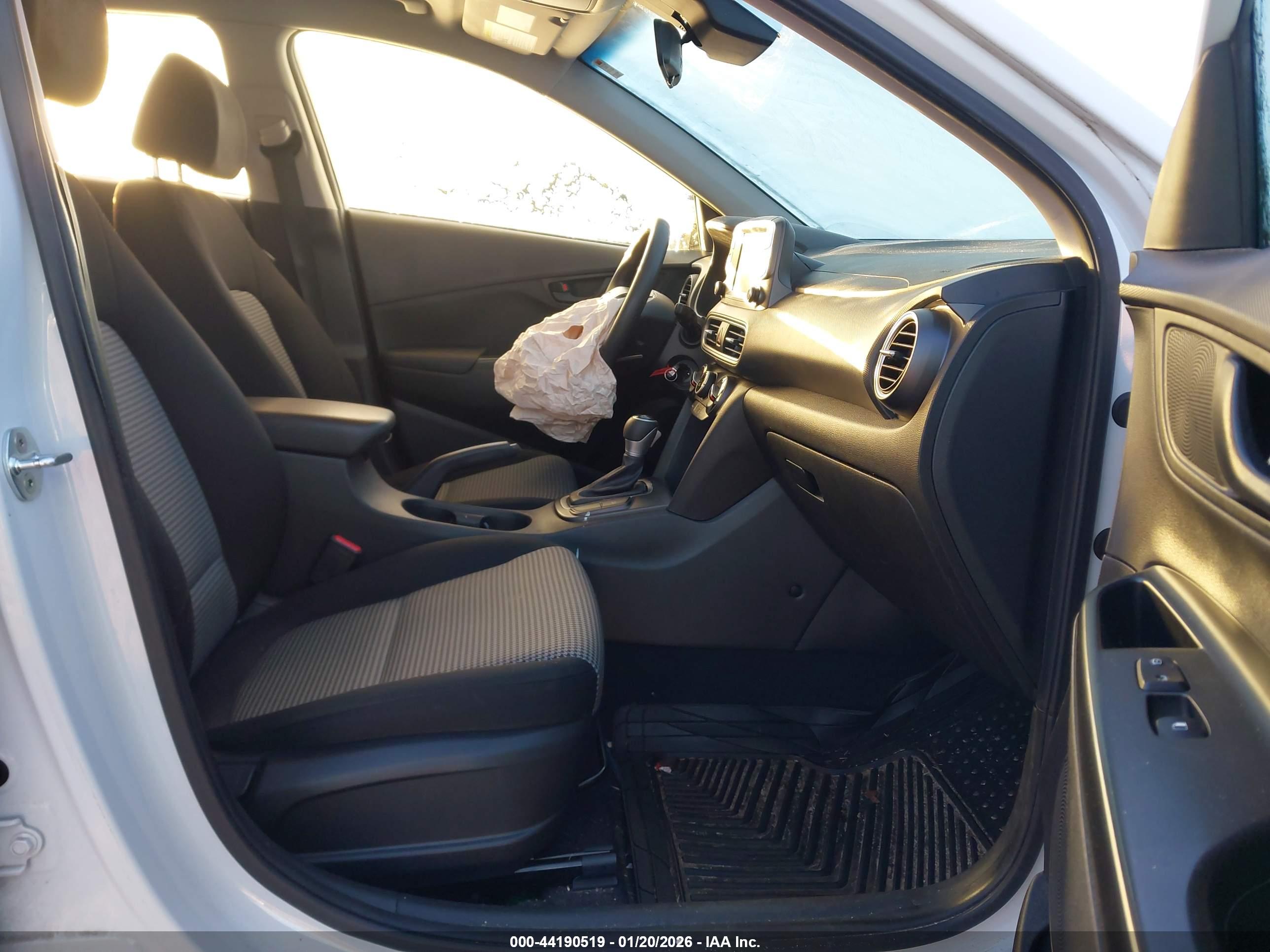 HYUNDAI KONA image 5