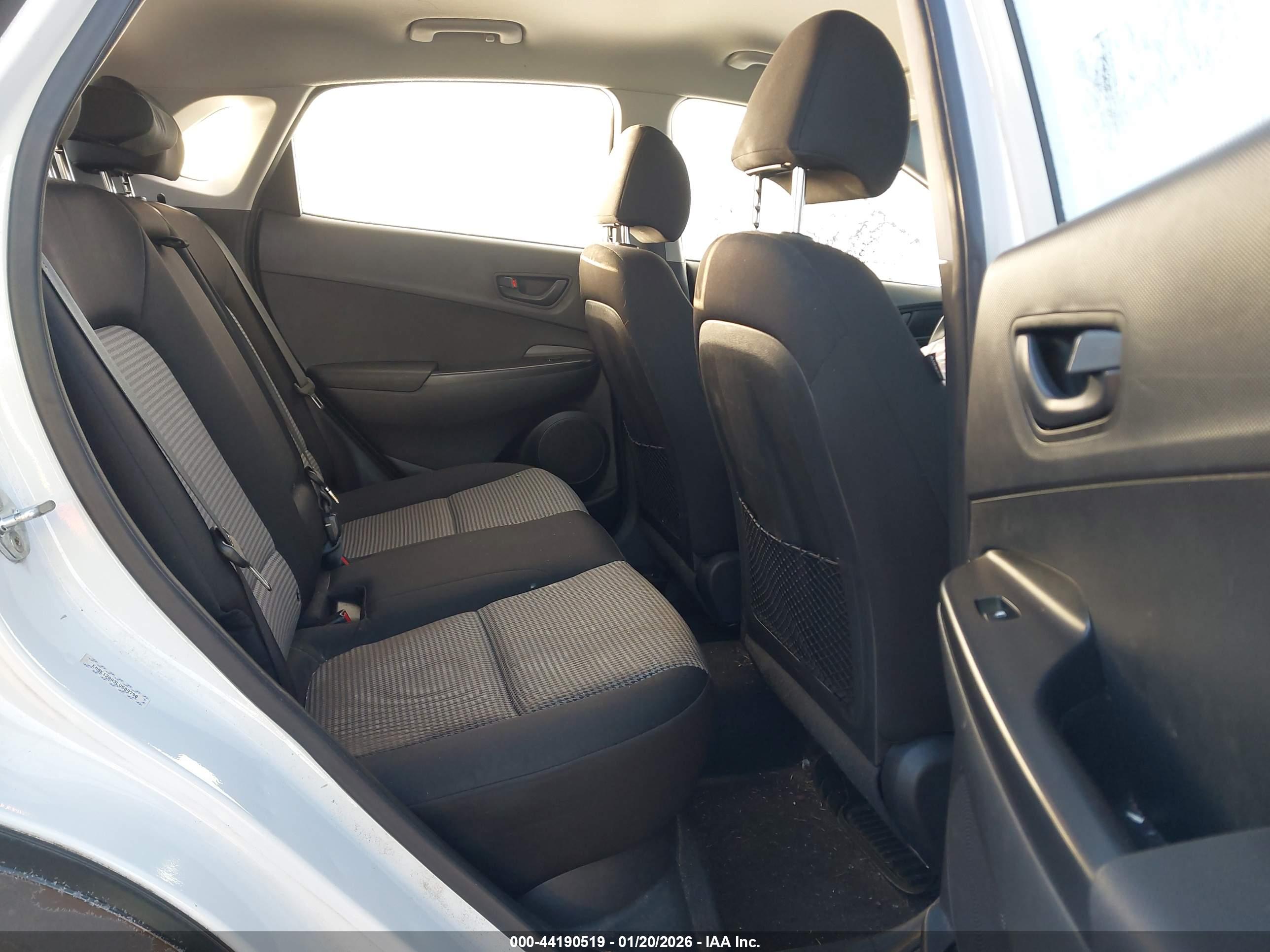 HYUNDAI KONA image 8