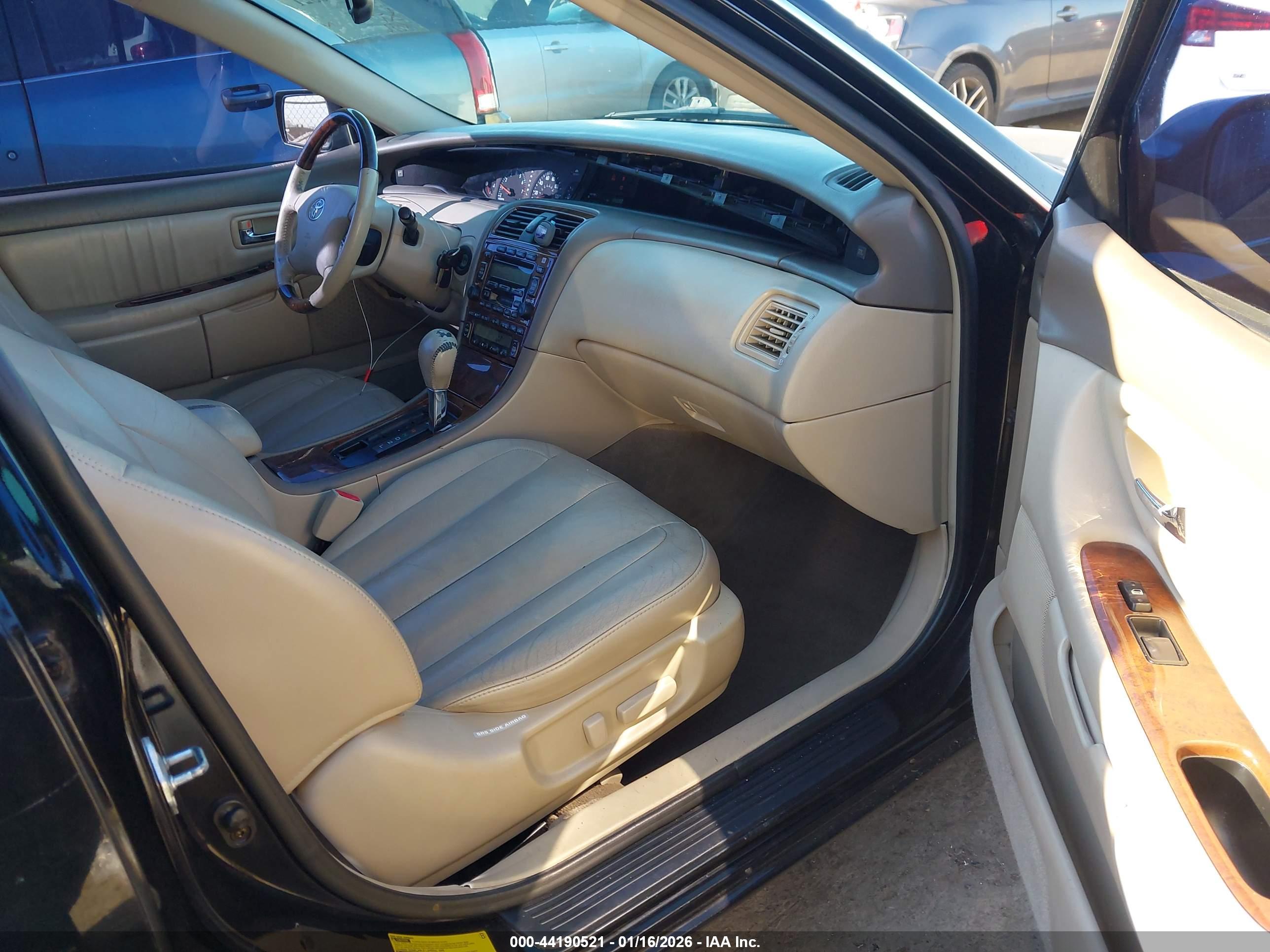 TOYOTA AVALON image 5