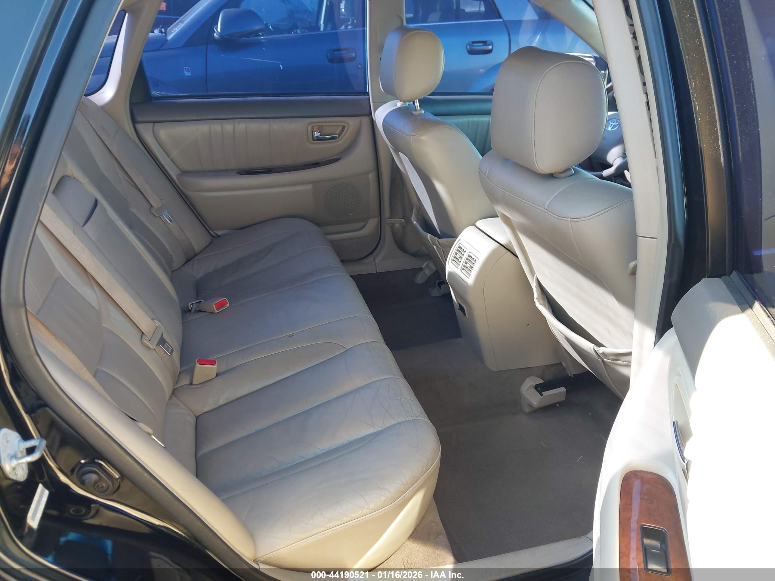 TOYOTA AVALON image 8