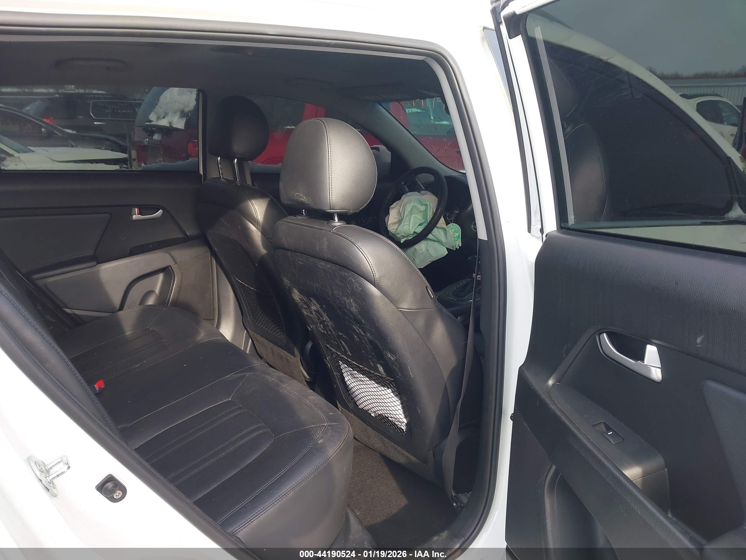 KIA SPORTAGE image 8