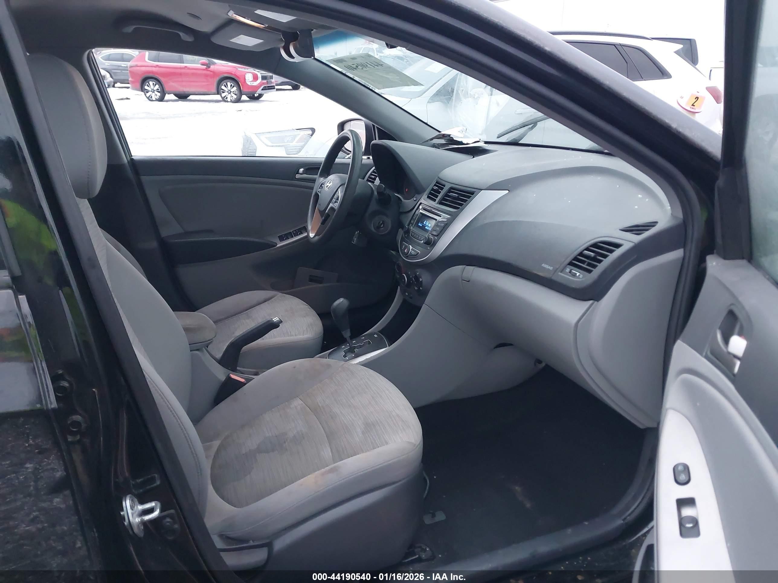 HYUNDAI ACCENT image 5