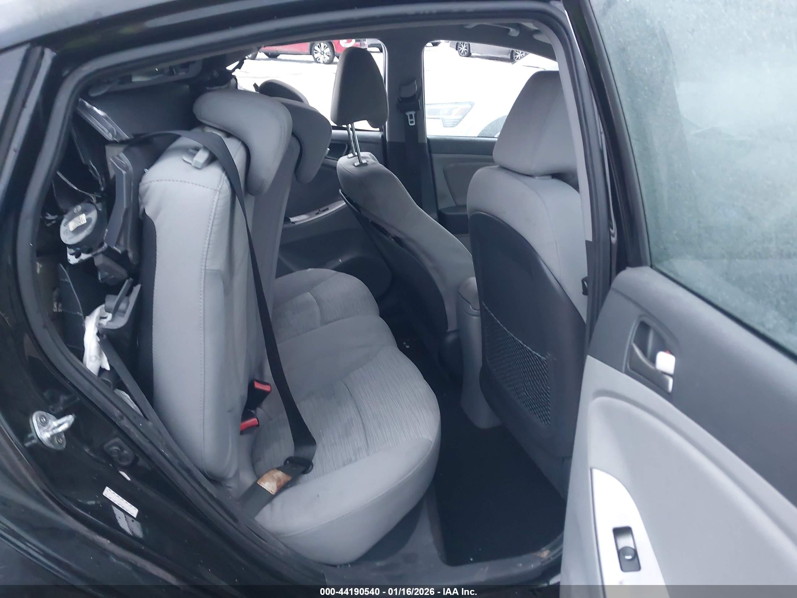 HYUNDAI ACCENT image 8